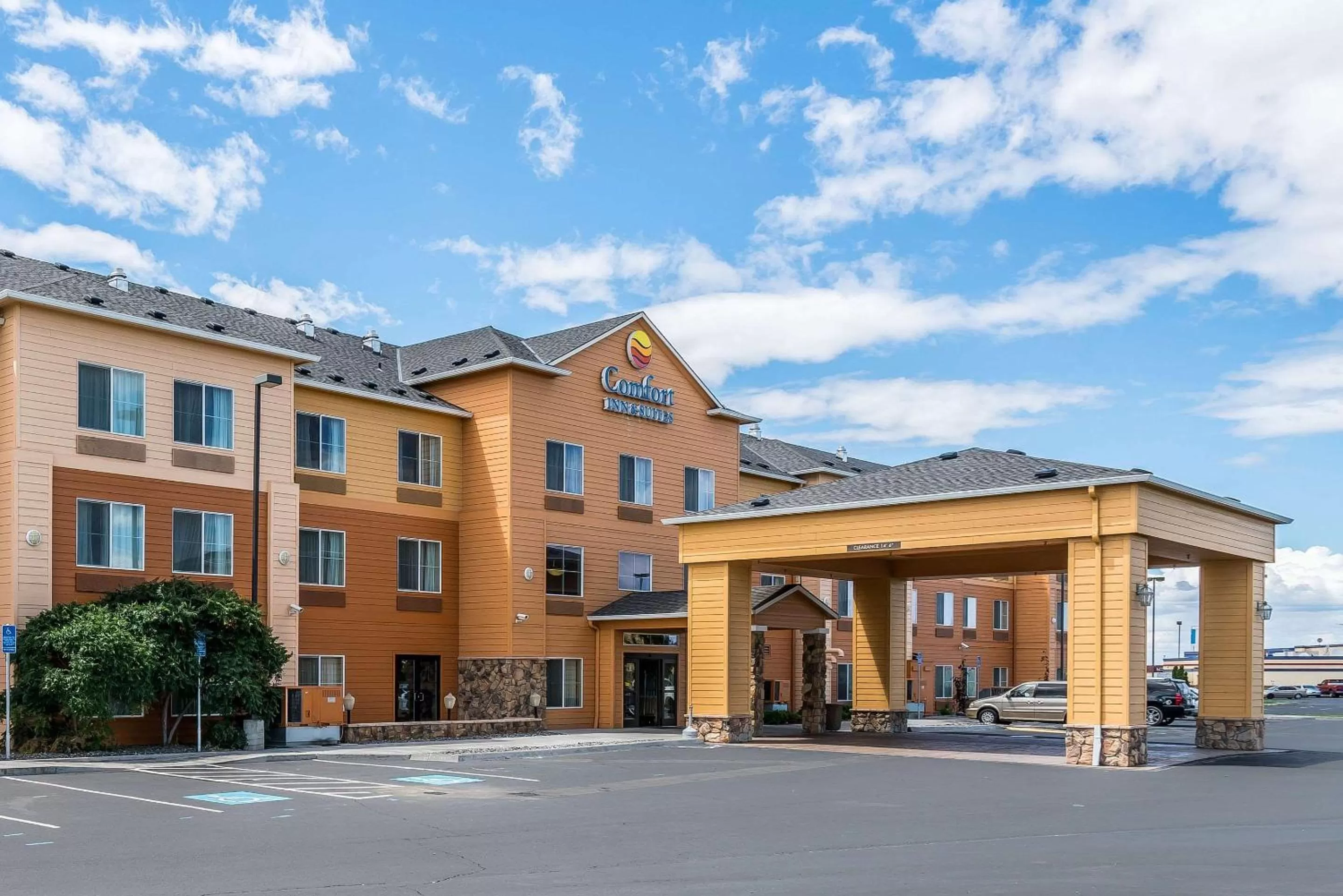 Property Building in Comfort Inn & Suites Hermiston