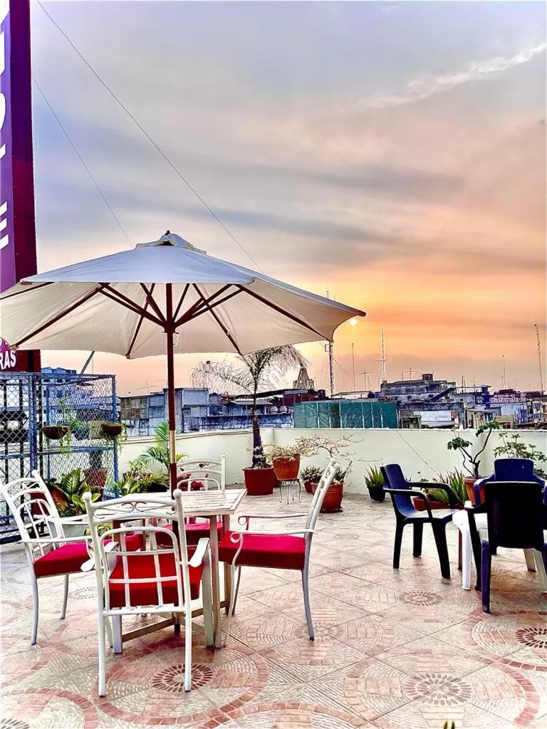 Restaurant/Places to Eat in House Center