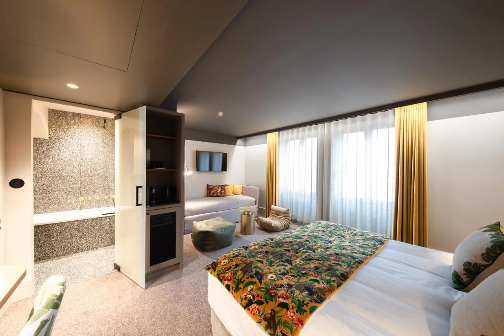 Photo of the whole room, Bed in Hôtel de l'Abbaye Lyon - Boutique Hôtel