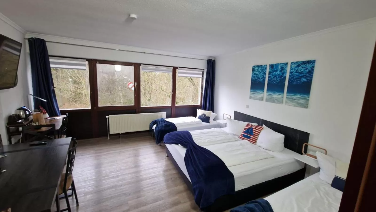 Photo of the whole room, Bed in Hotel Seeblick am Sankelmarker See - Natur und Erholung