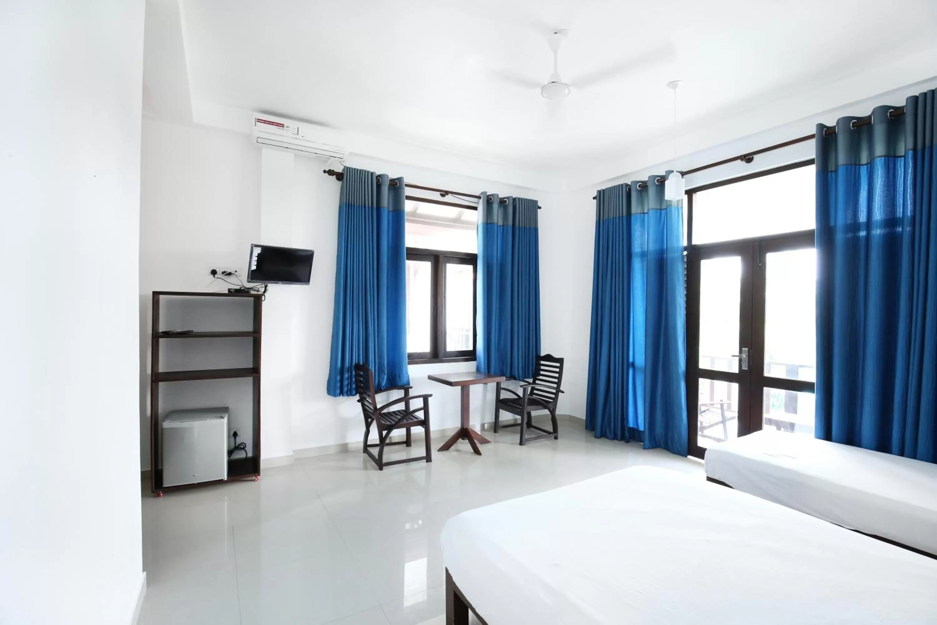 Communal lounge/ TV room, Bed in Kaminrich Cottage