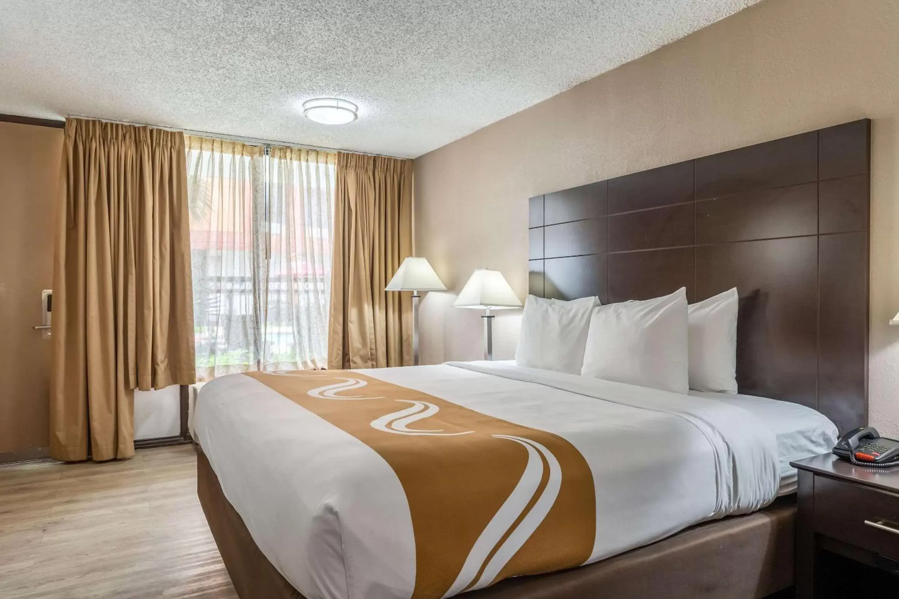 Standard King Room - Mobility Accessible/Non-Smoking in Quality Inn Pasadena Houston Standard King Room - Mobility Accessible/Non-Smoking in Quality Inn Pasadena Houston