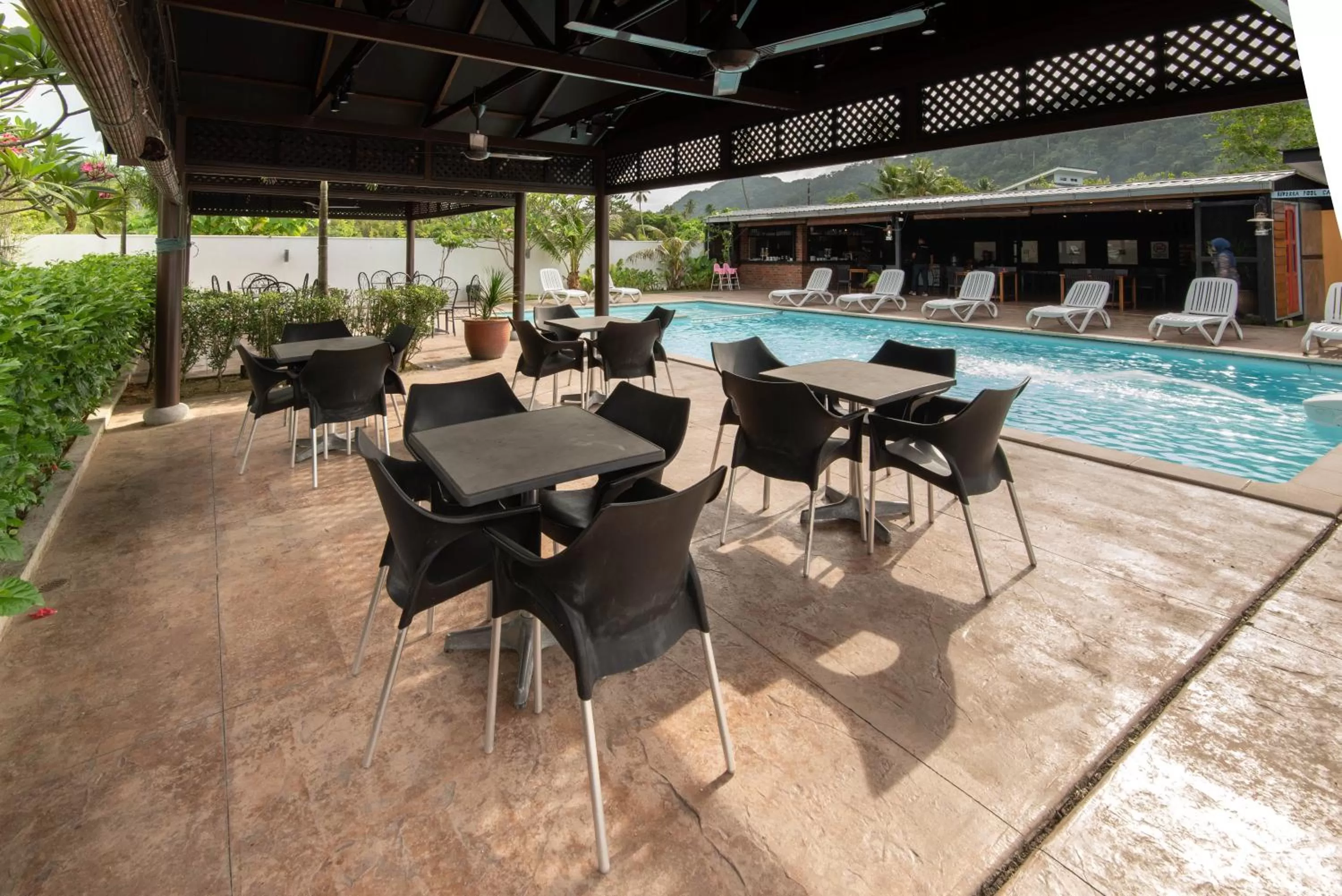 Restaurant/places to eat in Riverra Inn Langkawi