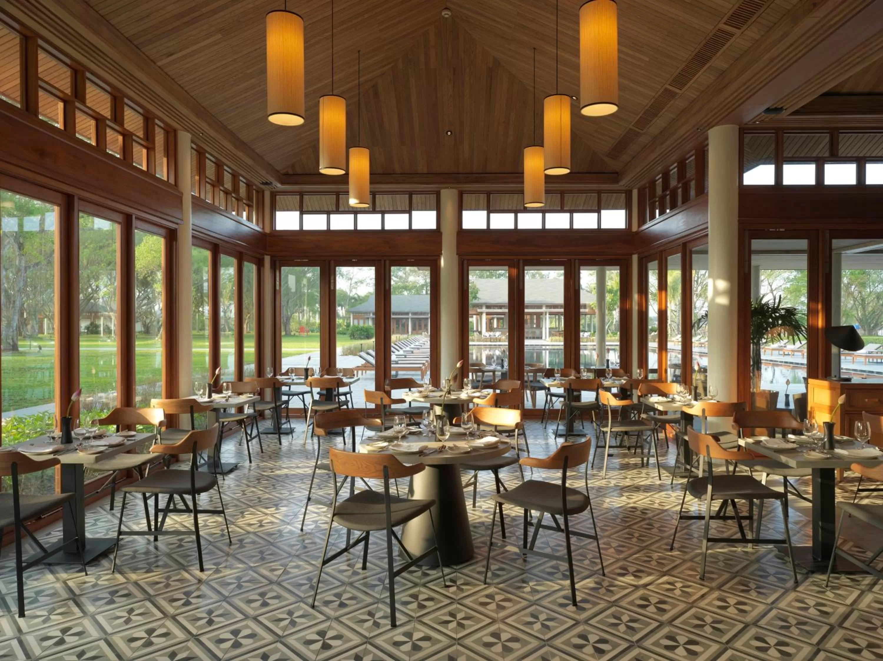 Restaurant/places to eat in Azerai Can Tho