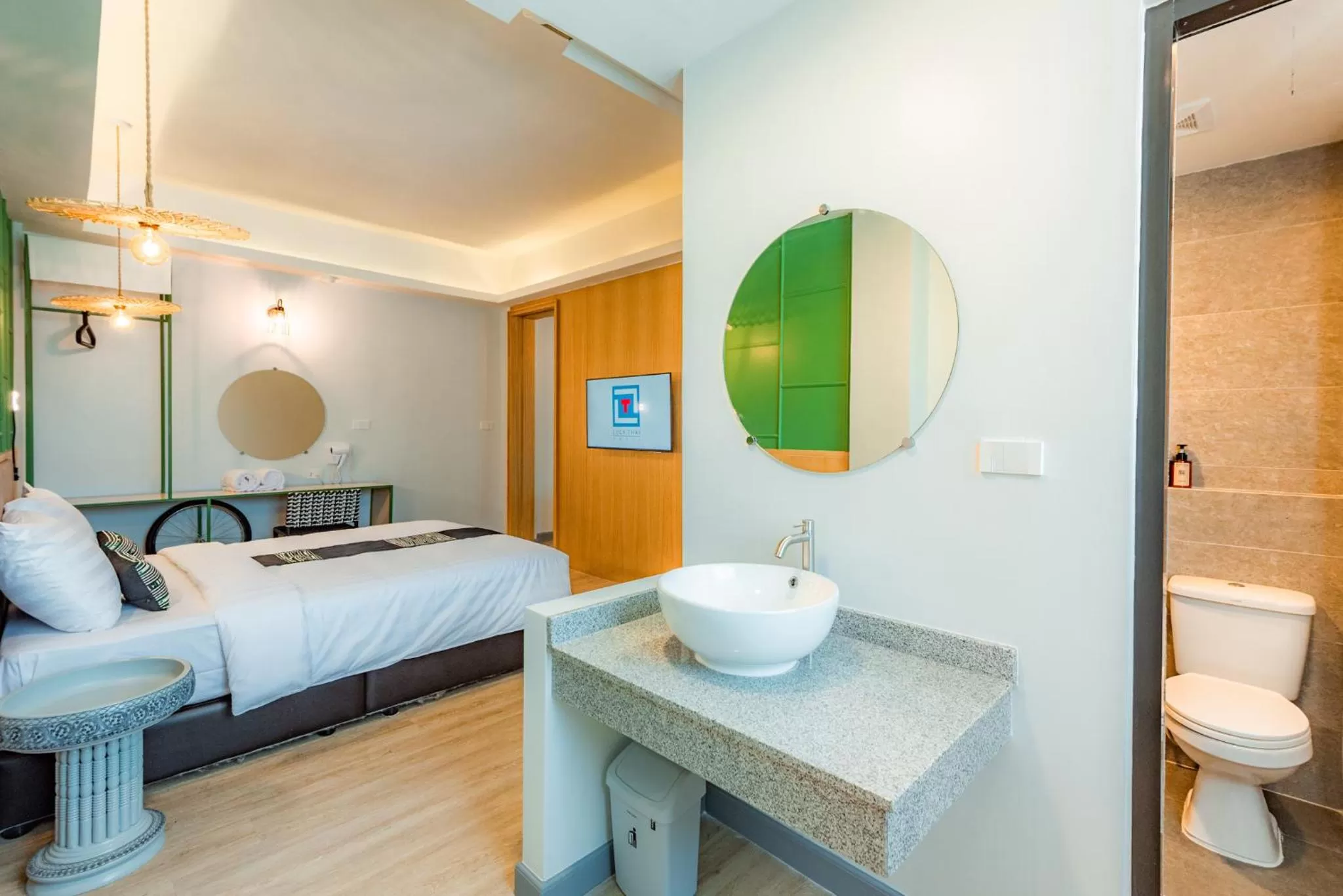 Toilet, Bed in Luck Thai Hotel