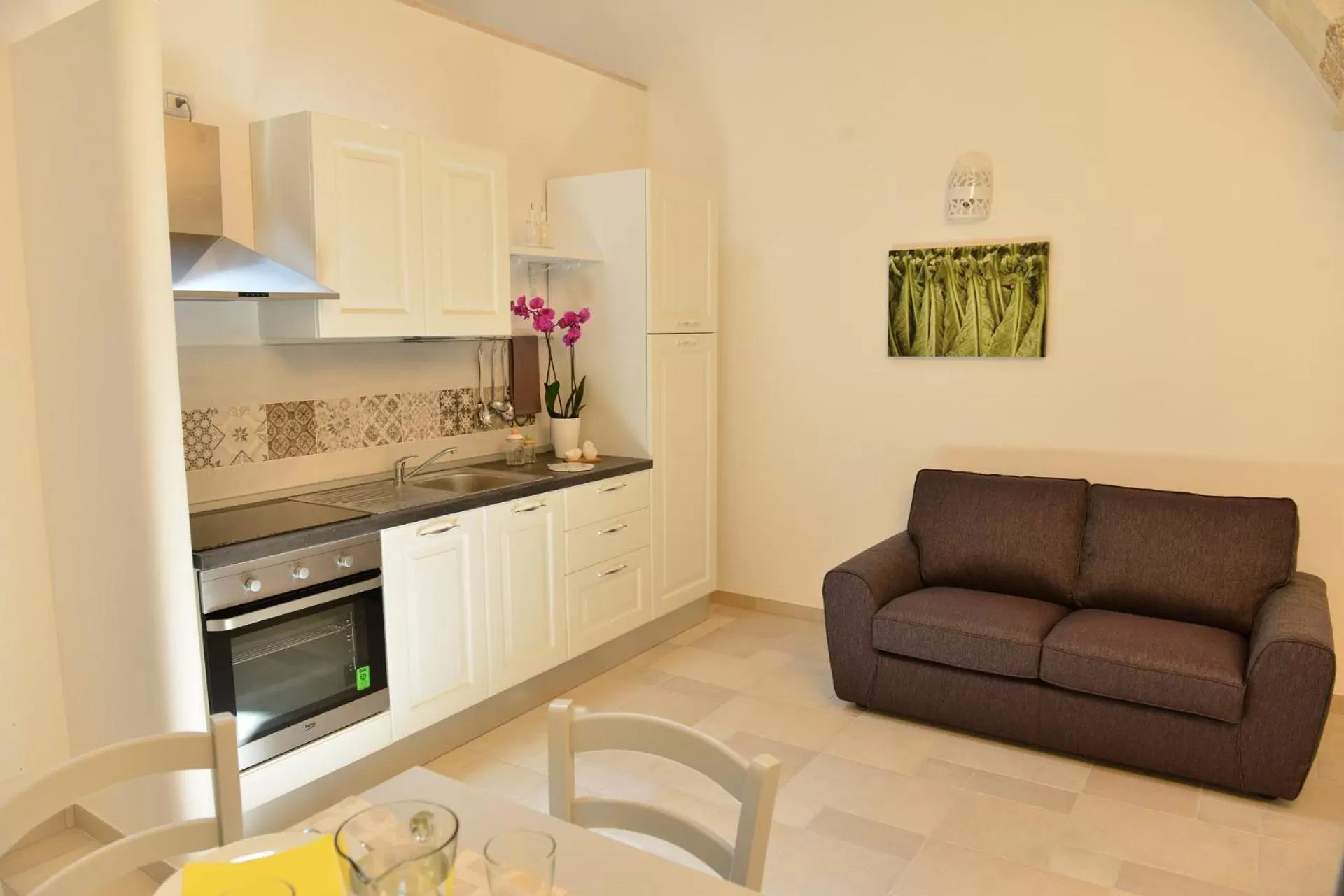 Kitchen or kitchenette in Tobacco Suite