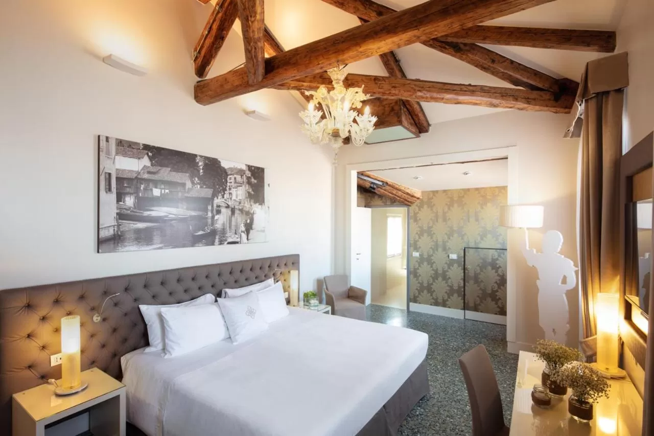 Bed in Palazzo Barocci