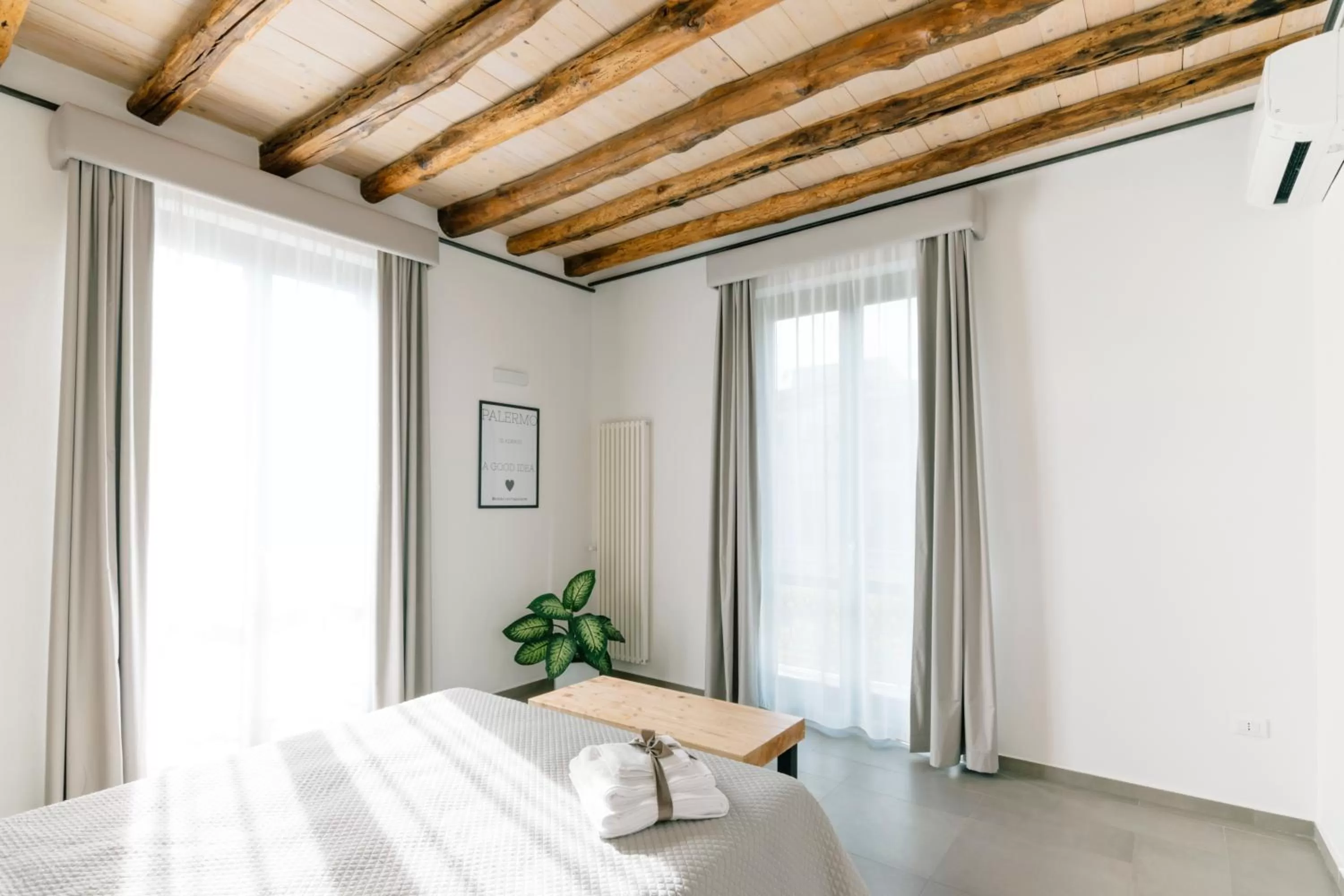 Photo of the whole room, Bed in Boutique BnB Dolcevita