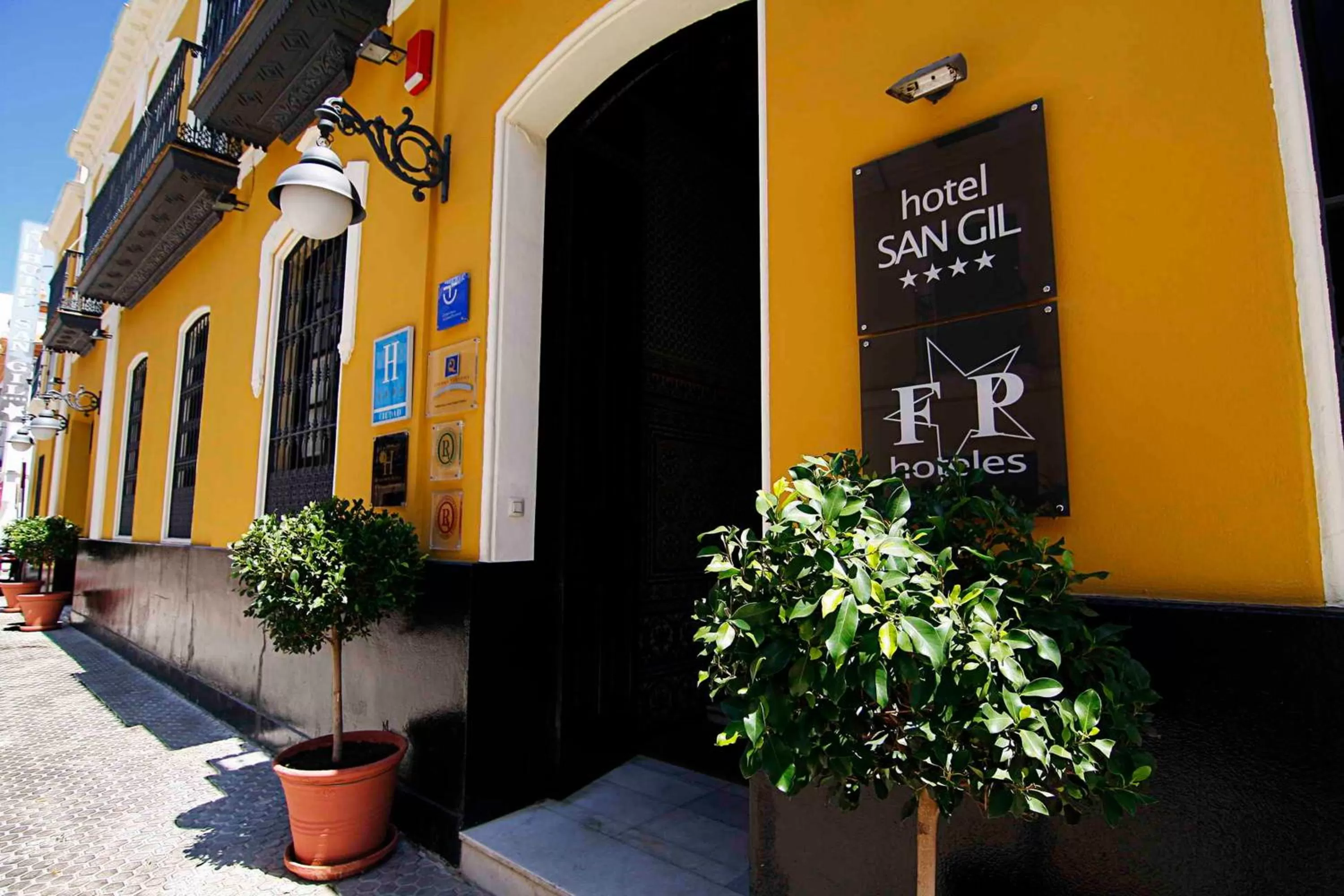 Facade/entrance in Hotel San Gil