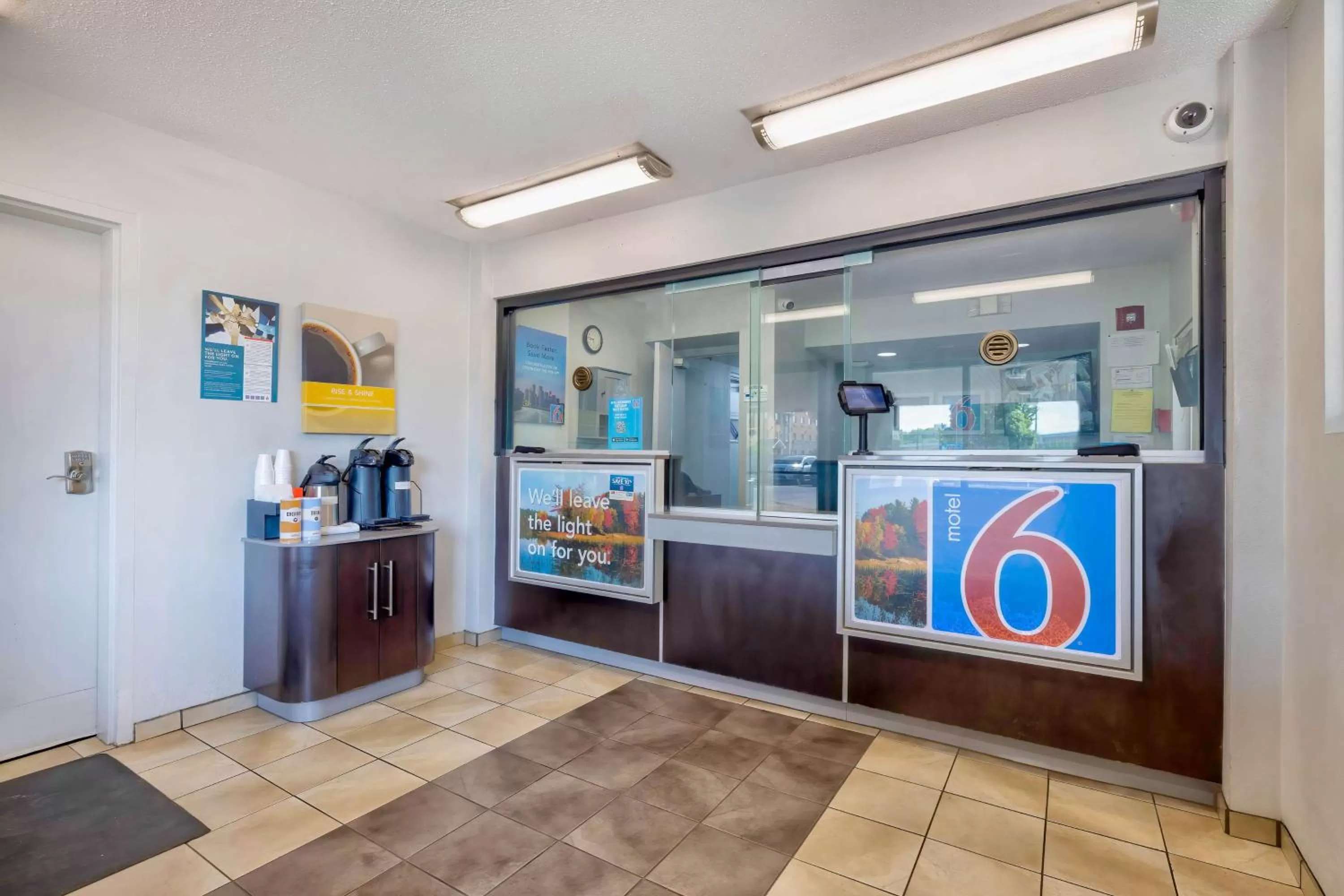 Lobby or reception in Motel 6-Hammond, IN - Chicago Area