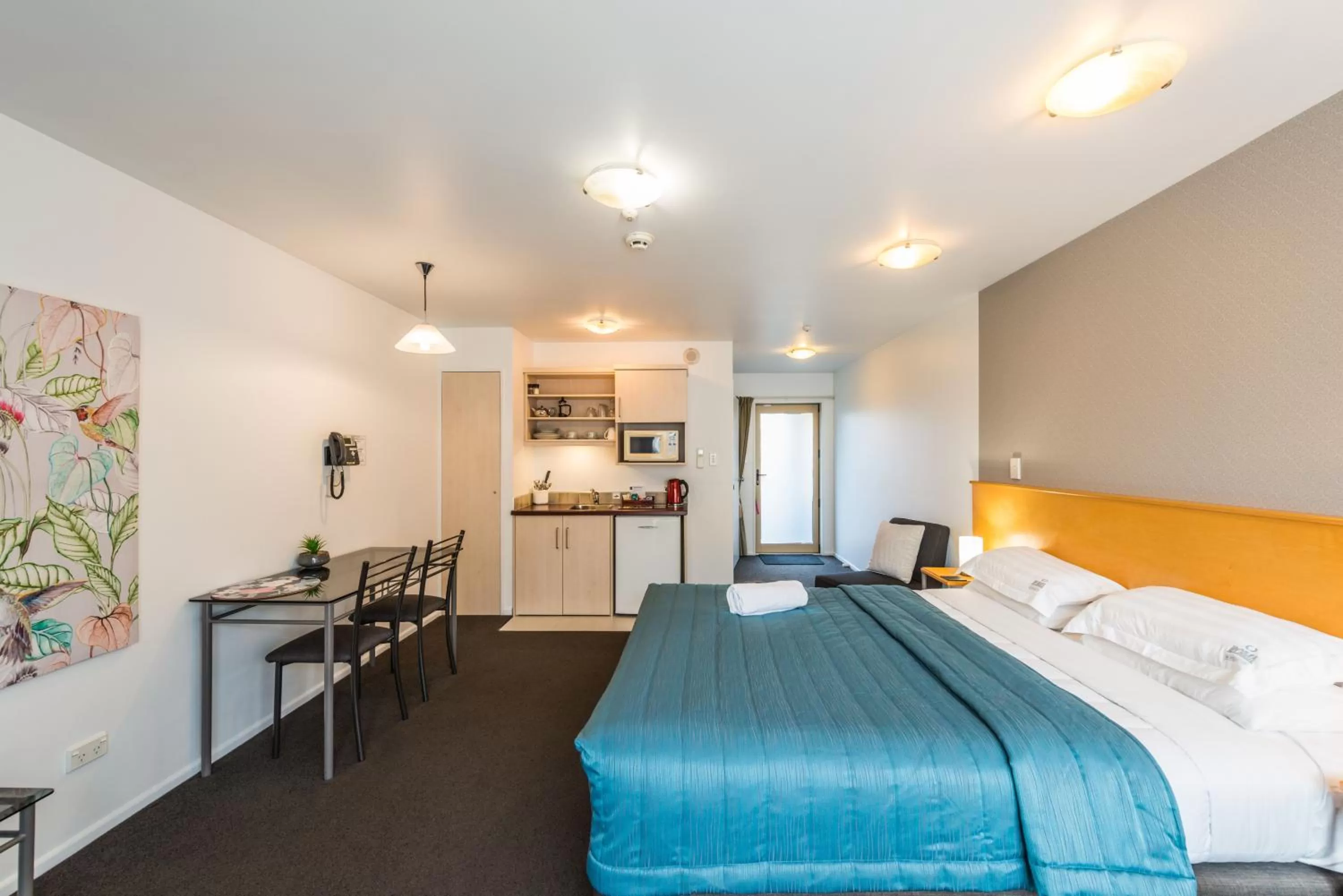 View (from property/room), Bed in Roma On Riccarton Motel