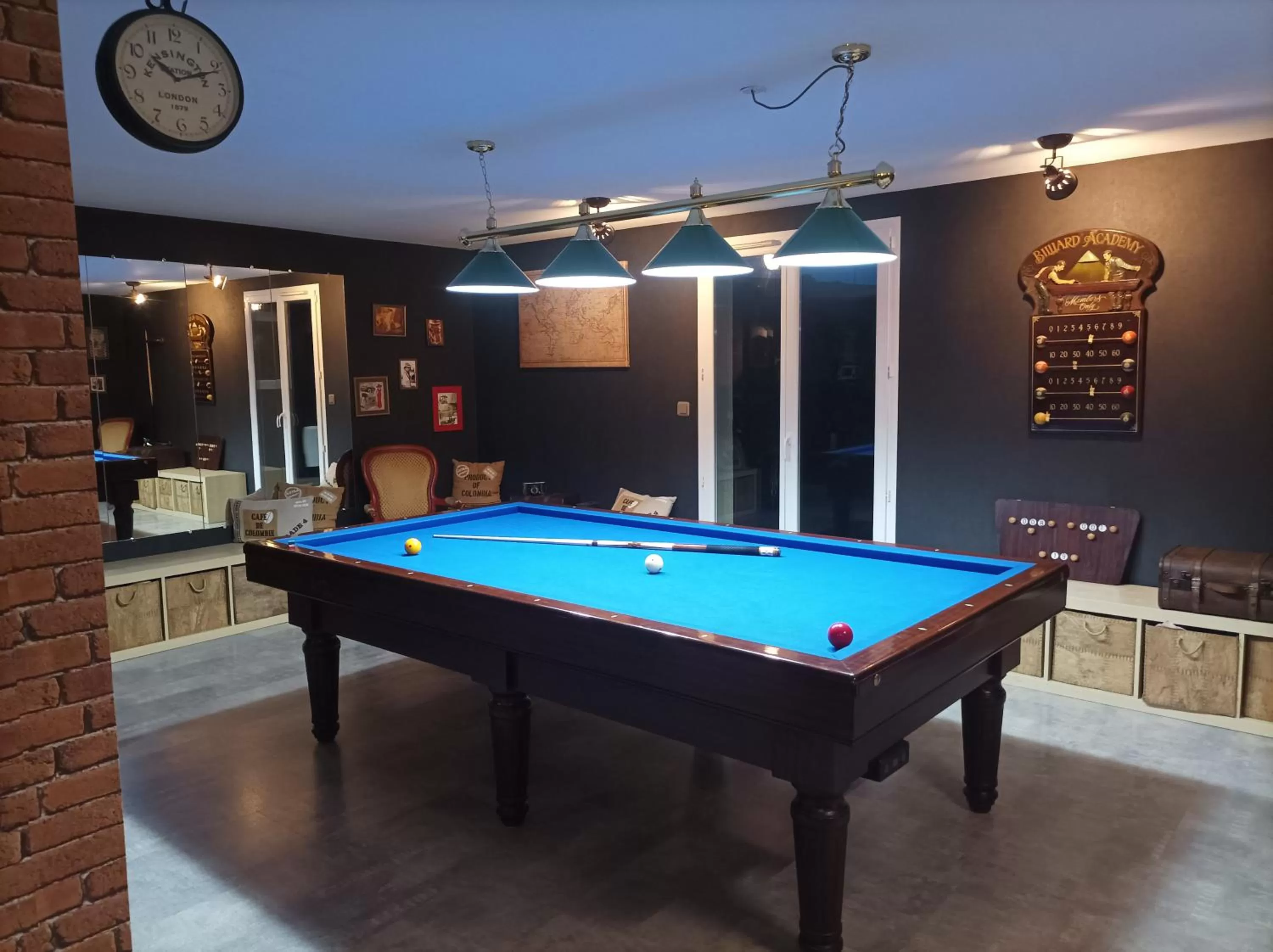 Billiards in Chambre d'hôte avec Hammam et salle de jeux