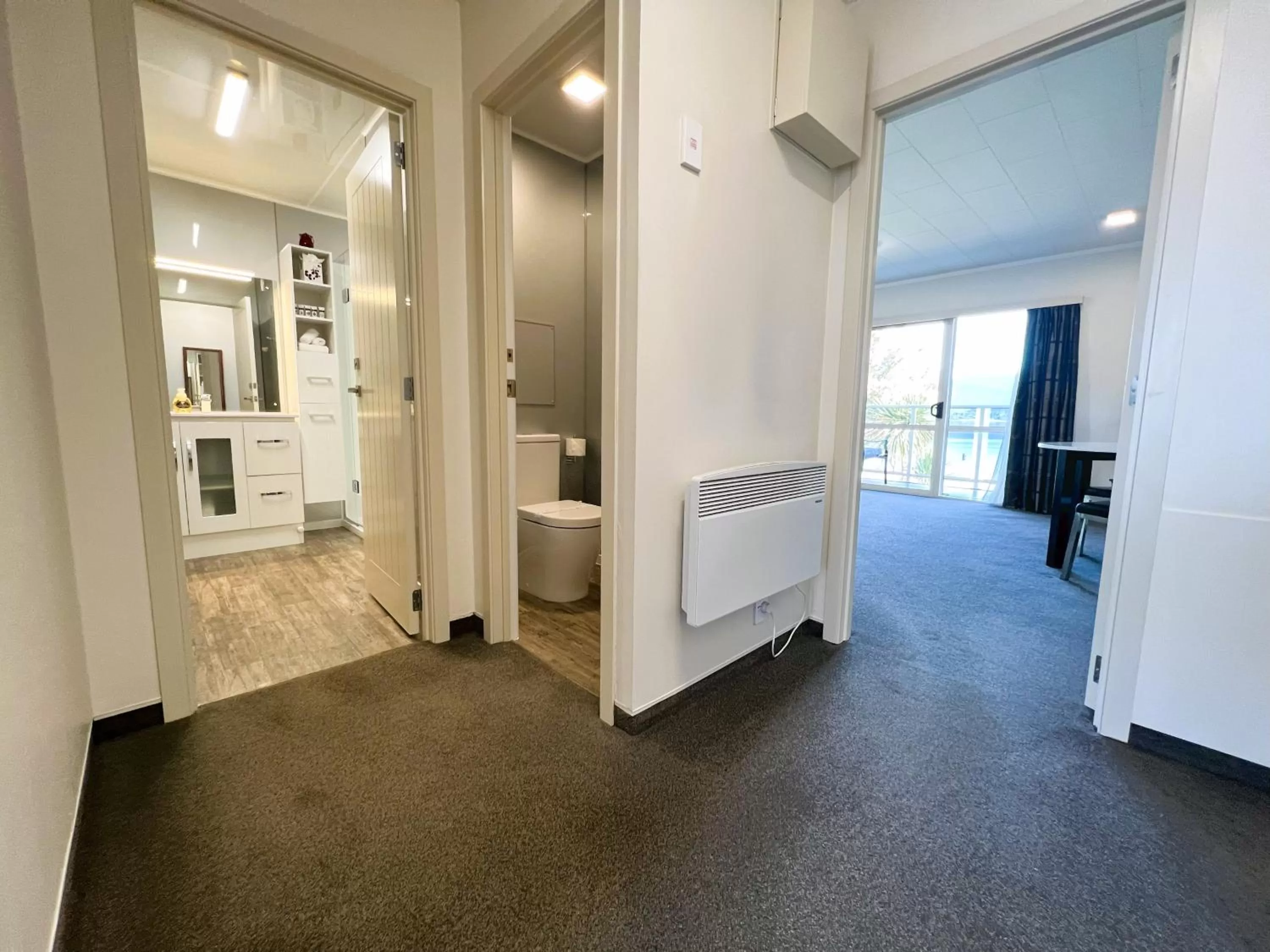 Bathroom in Fiordland Lakeview Motel and Apartments