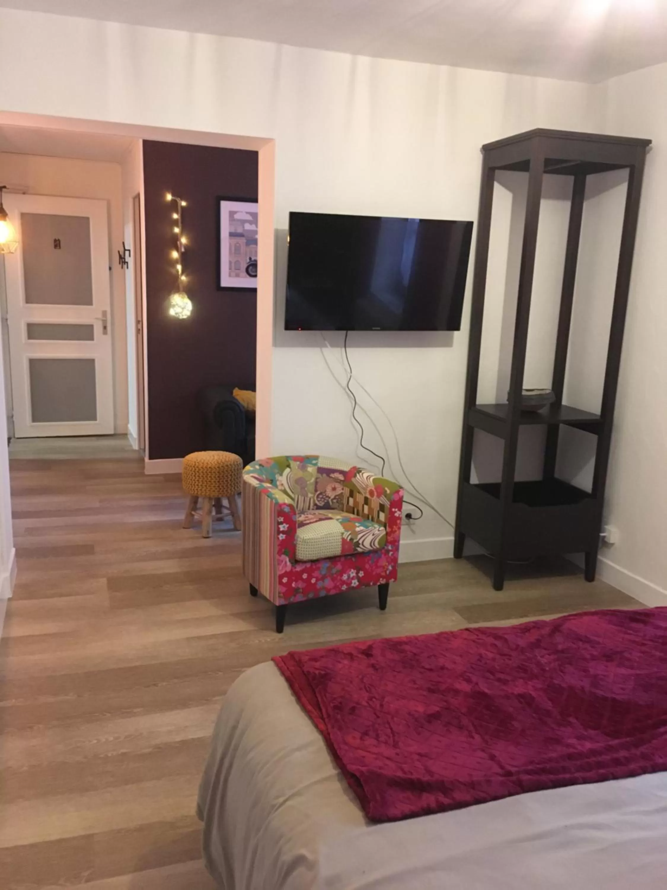 TV/Entertainment Center in L auberge du lion d or