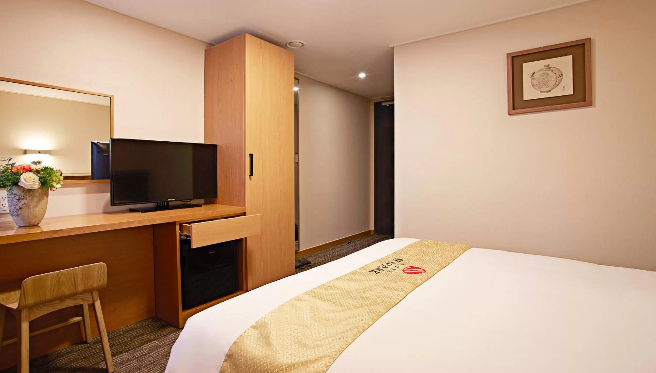 Bed in Hotel Skypark Myeongdong 1