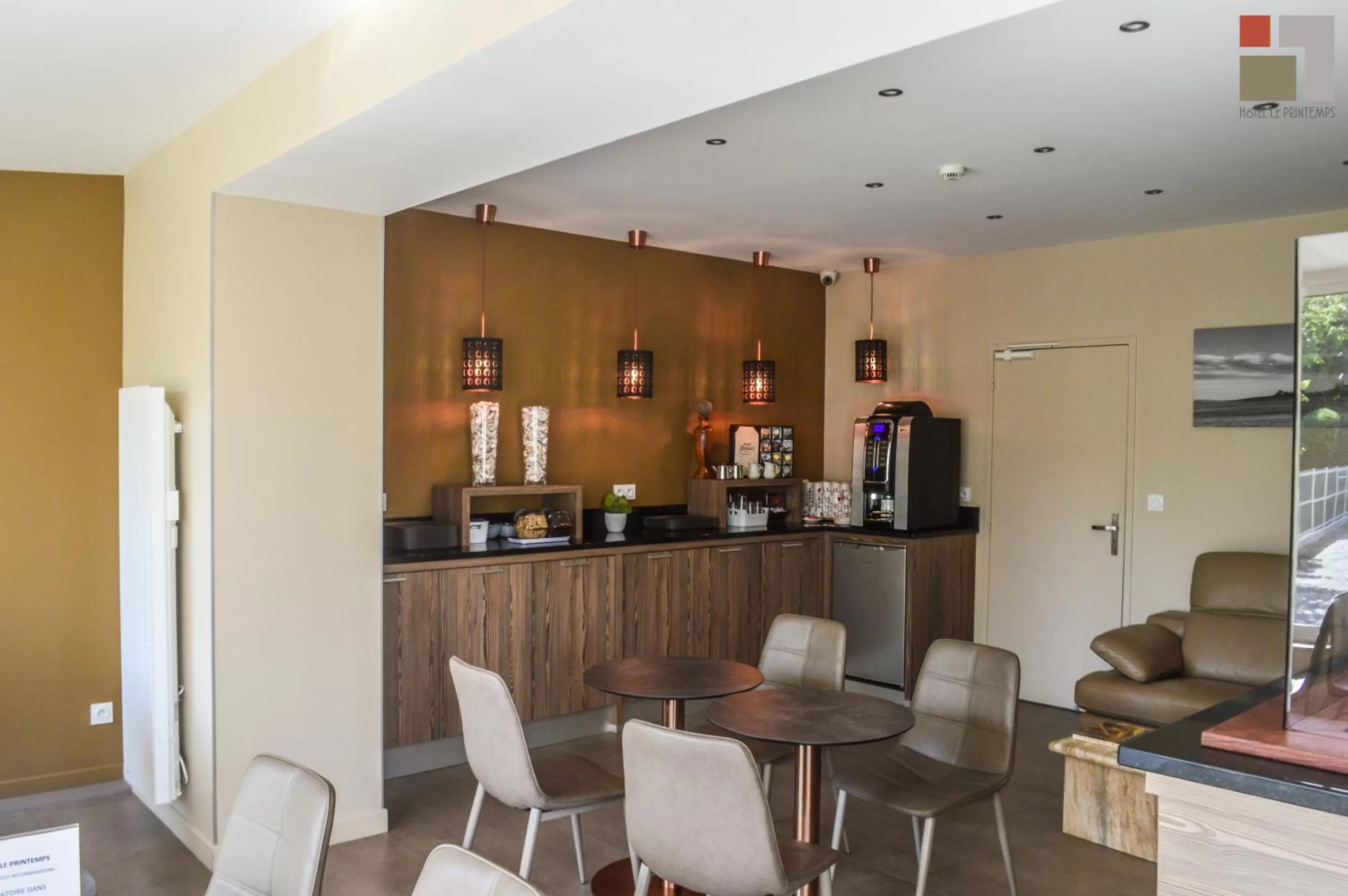 Restaurant/places to eat in Hôtel Le Printemps