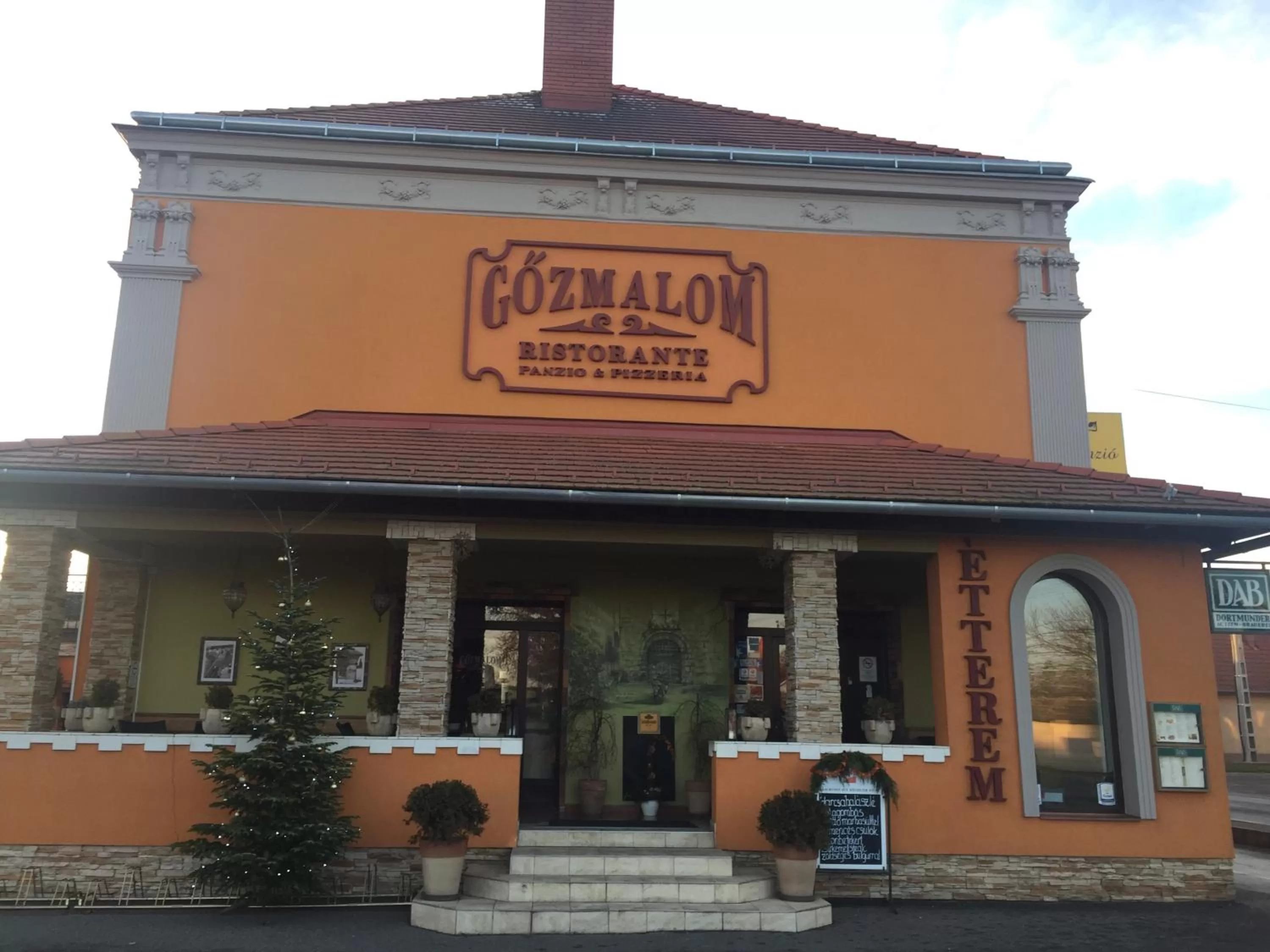 Facade/entrance in Gőzmalom Étterem és Panzió