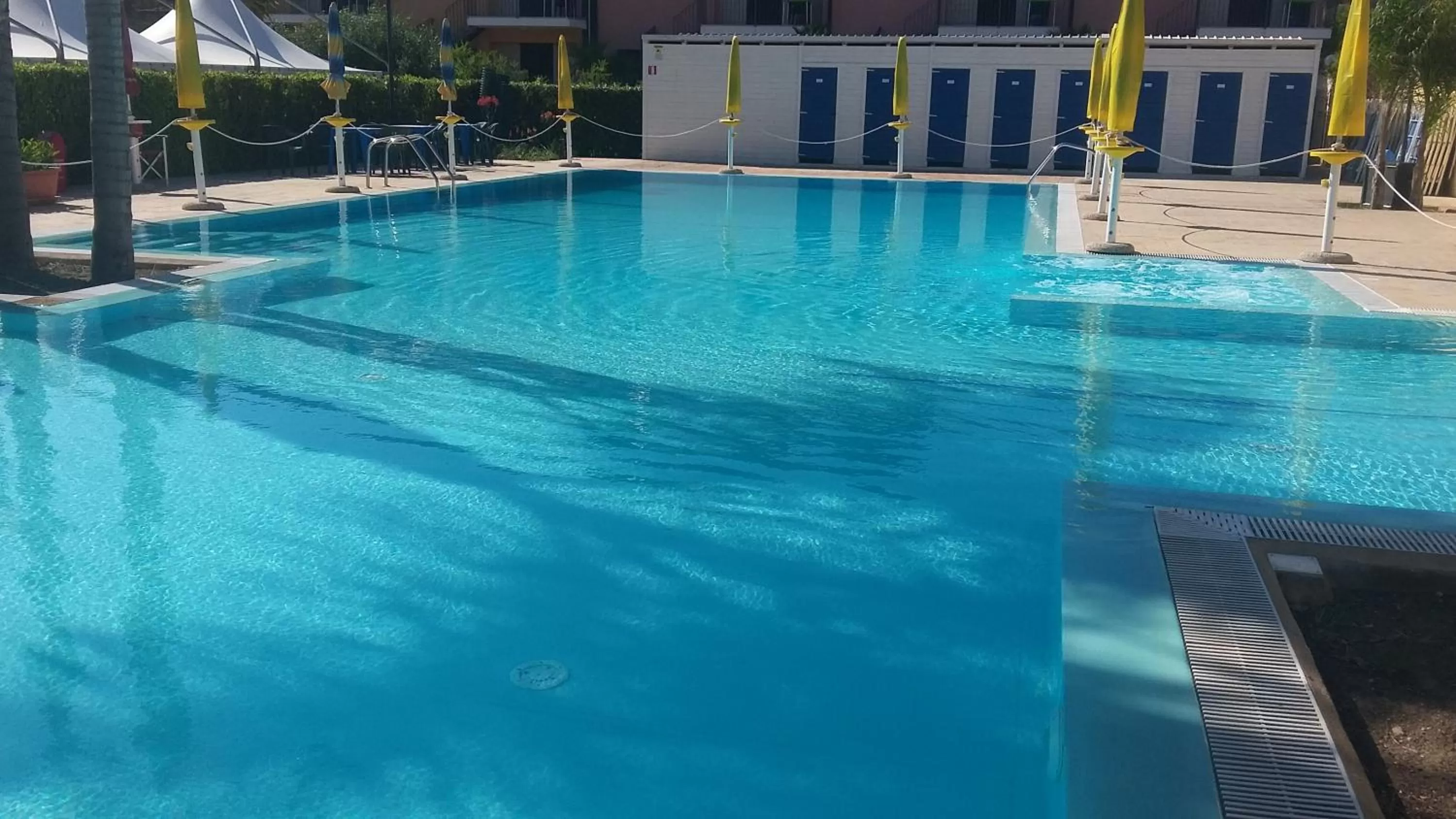 Swimming Pool in Case Vacanze Ancora
