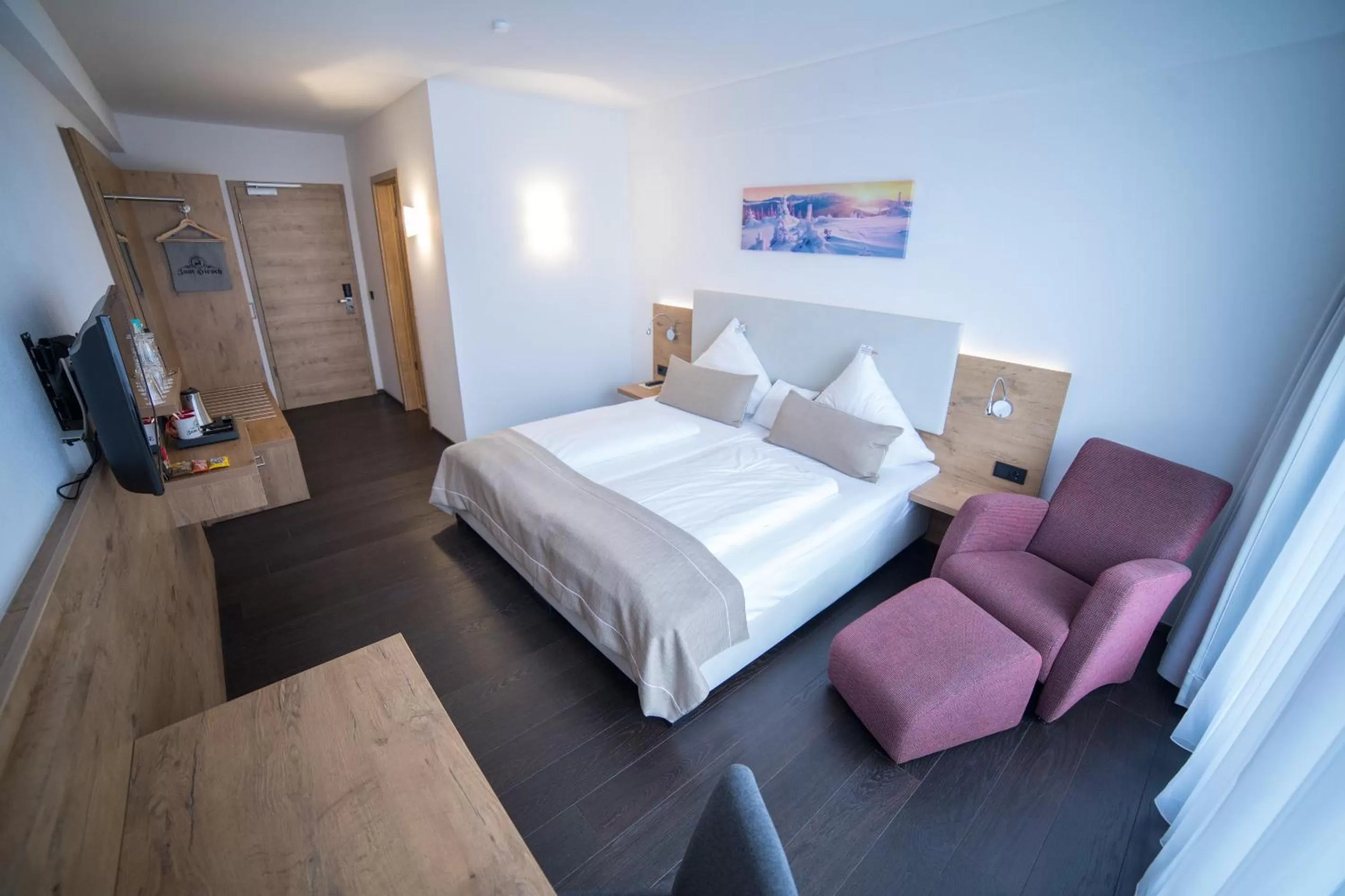 Photo of the whole room, Bed in Hotel zum Hirsch