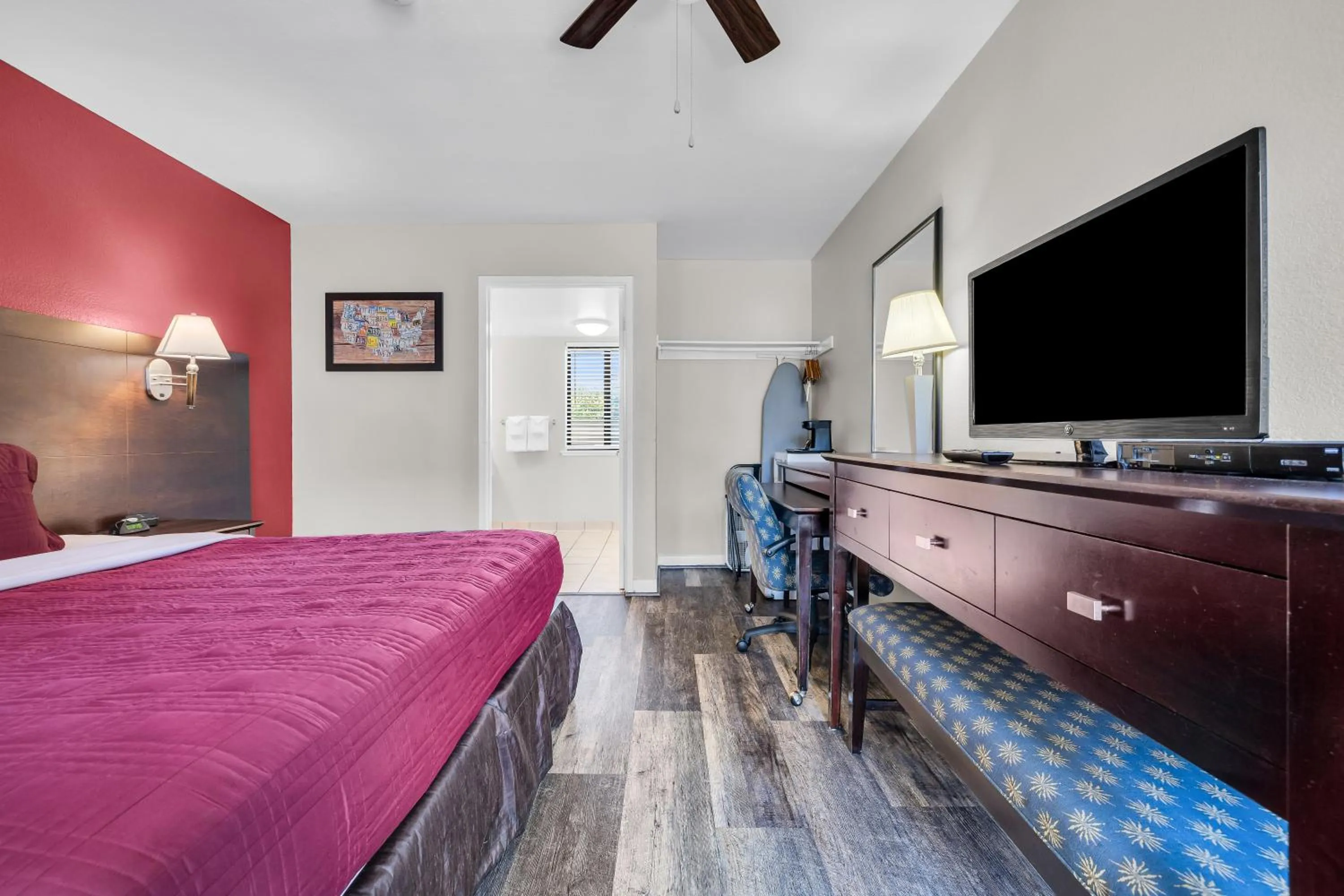 Bed in Bay Breeze Inn