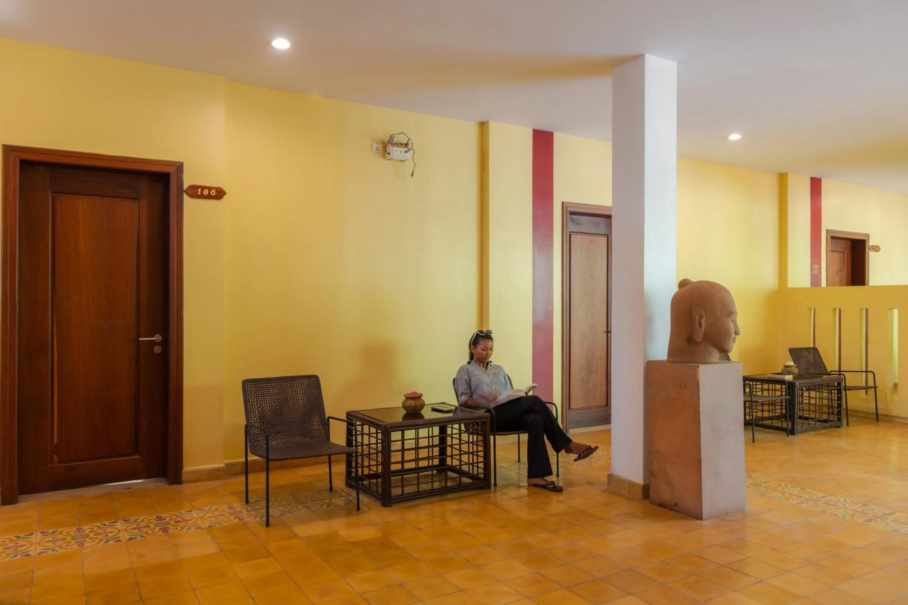 Seating area in Pandora Suite D'Angkor