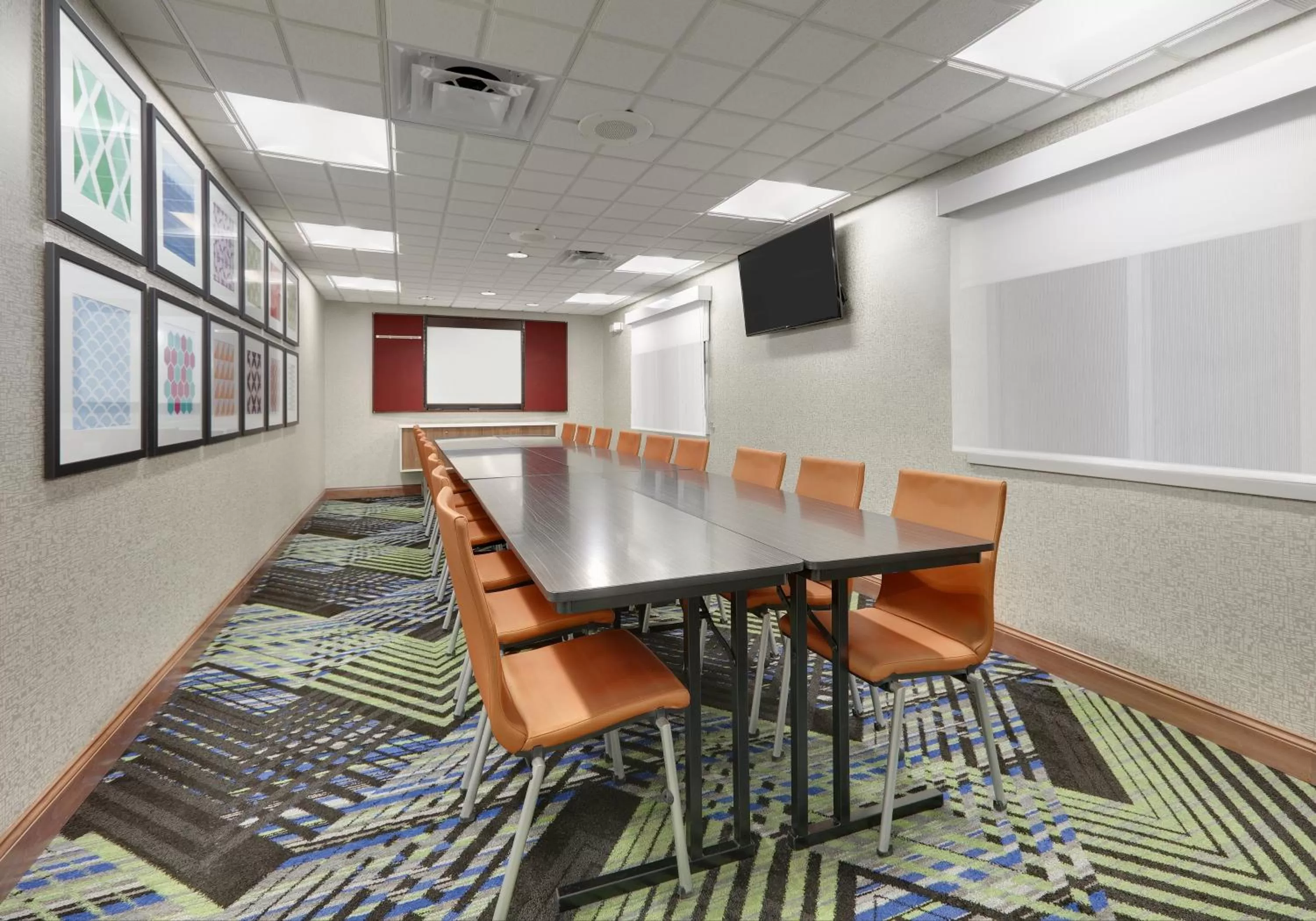 Meeting/conference room in Holiday Inn Express & Suites Mitchell by IHG