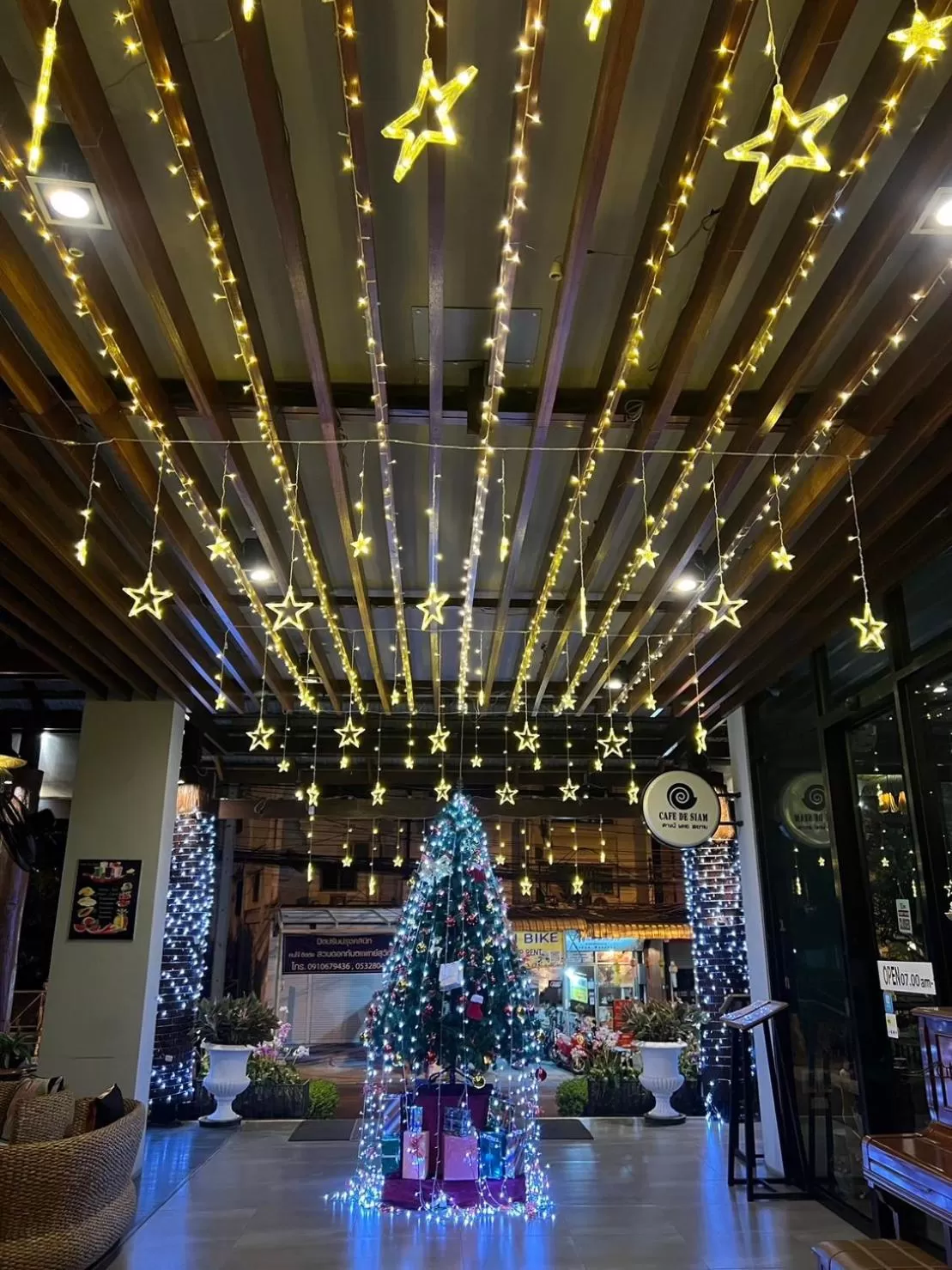 People in Le Naview @Prasingh