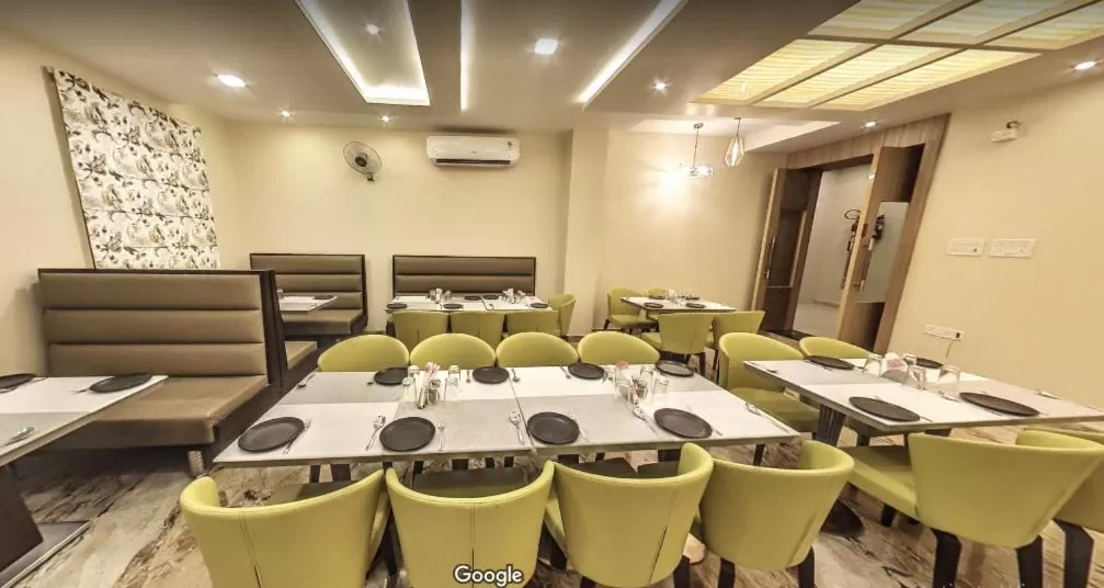 Restaurant/places to eat in Hotel Bharat
