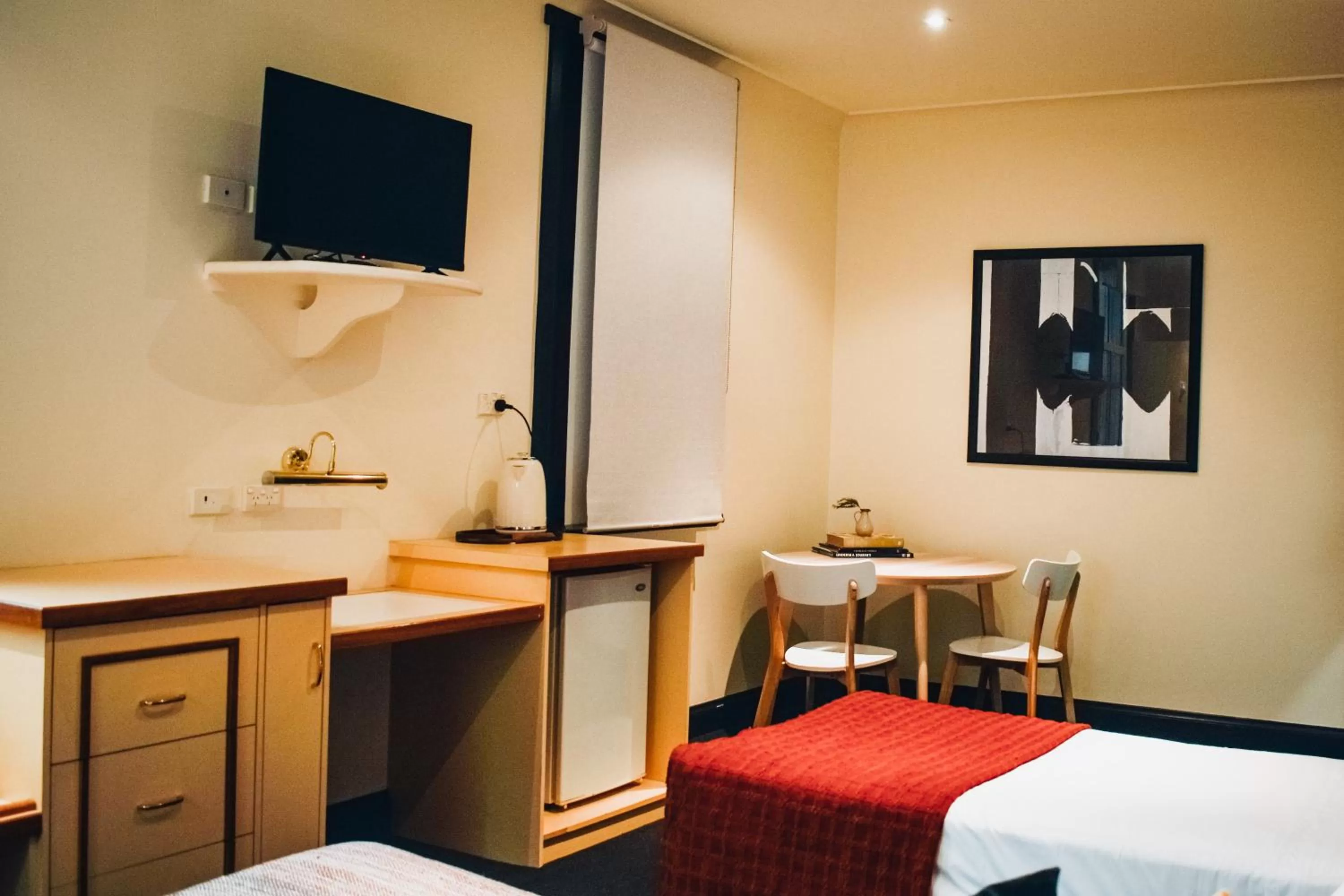 Bed in The Sherwood Hotel