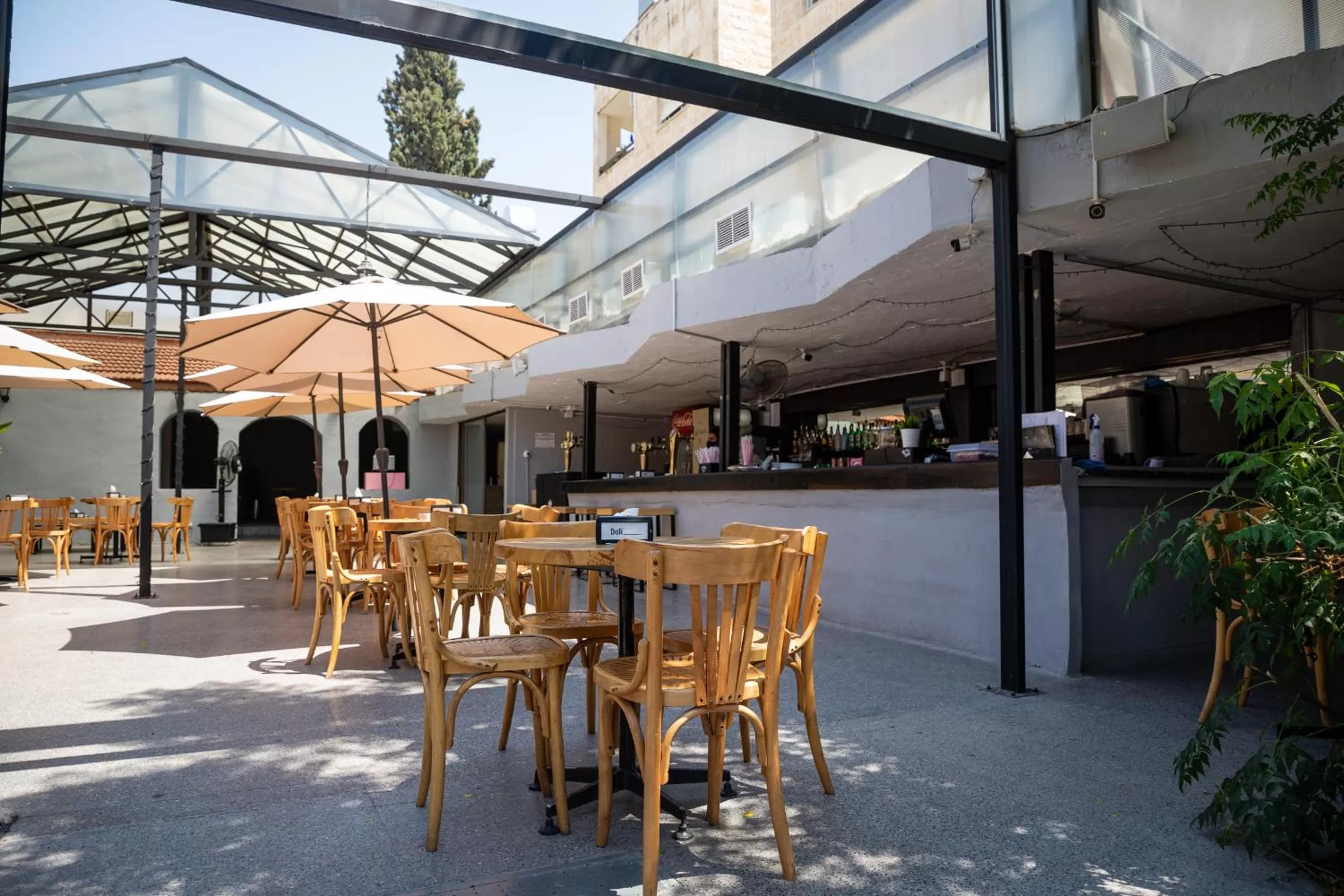 Restaurant/places to eat in Dali House