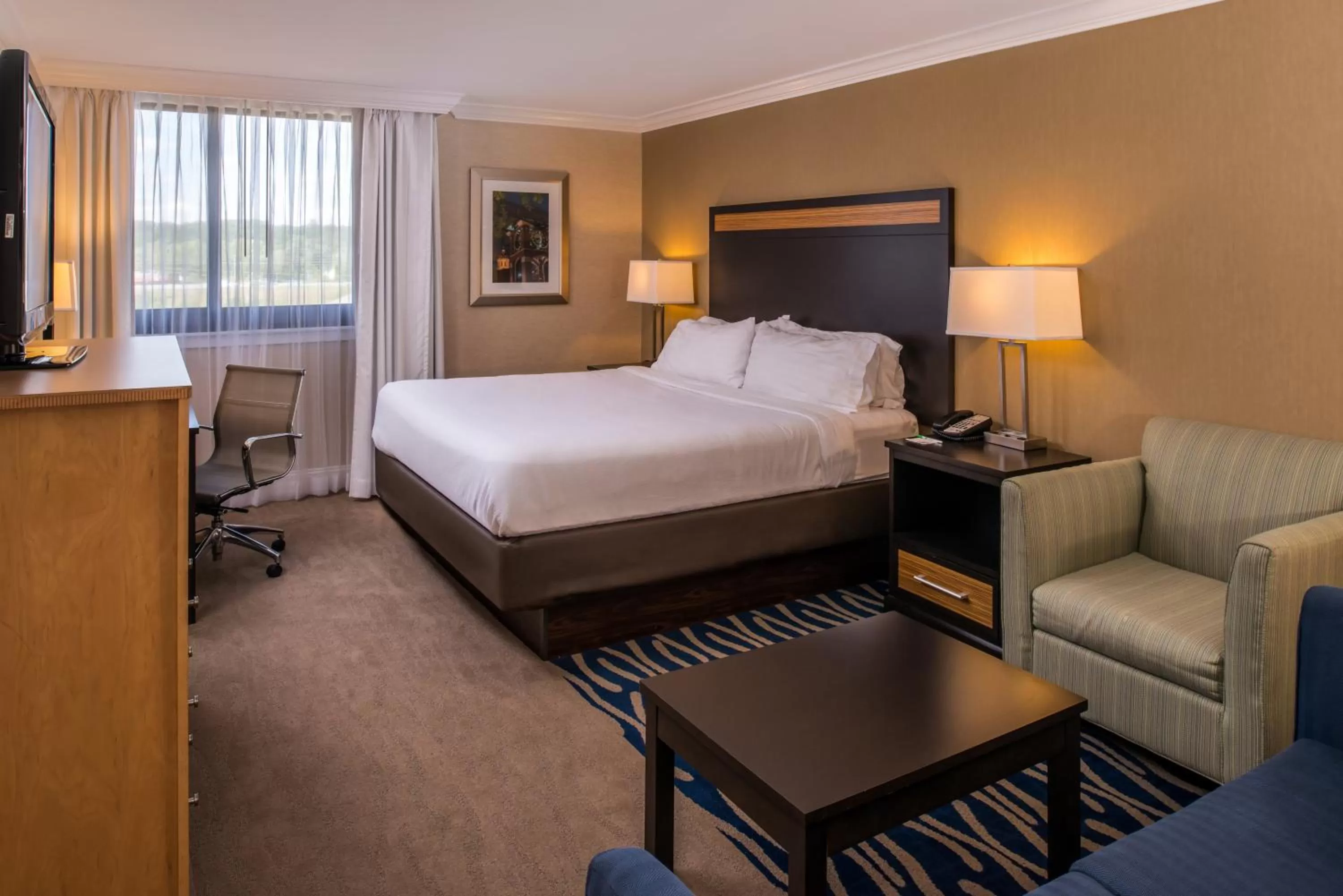 Photo of the whole room, Bed in Doubletree By Hilton Concord Downtown