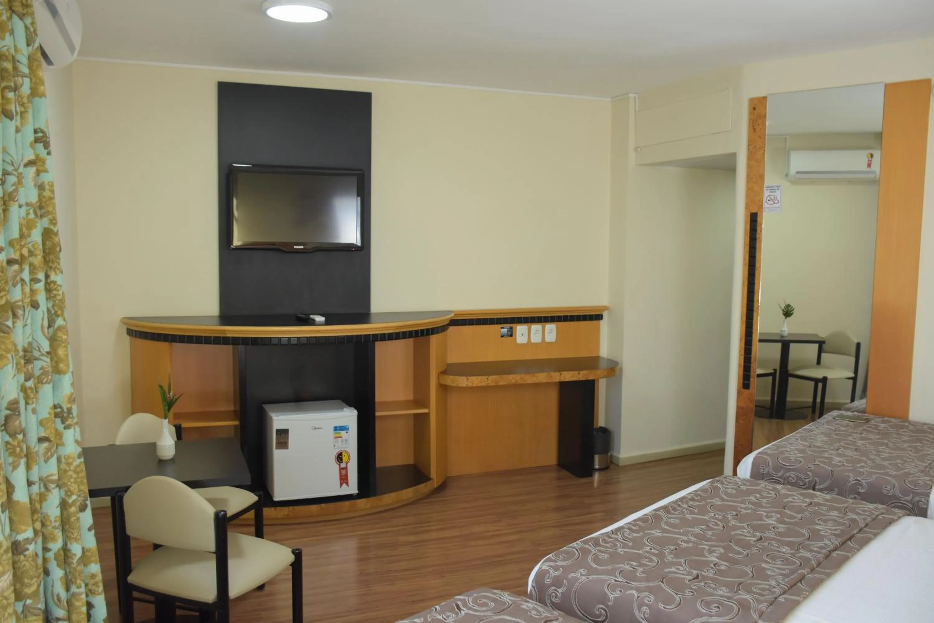 TV and multimedia in Hotel Golden Park Internacional Foz & Convenções By Nacional Inn