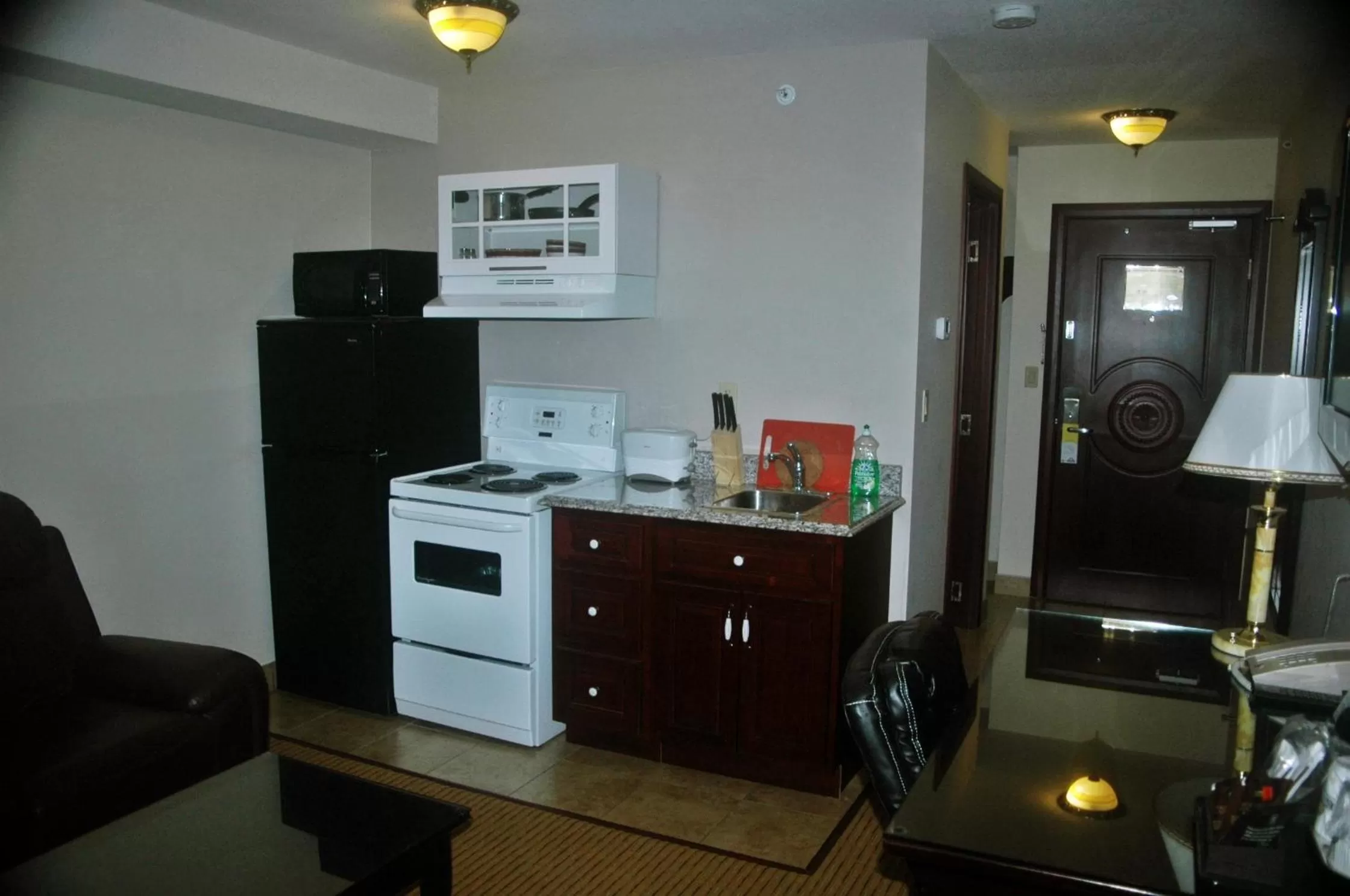 Kitchen or kitchenette in Days Inn by Wyndham Athabasca