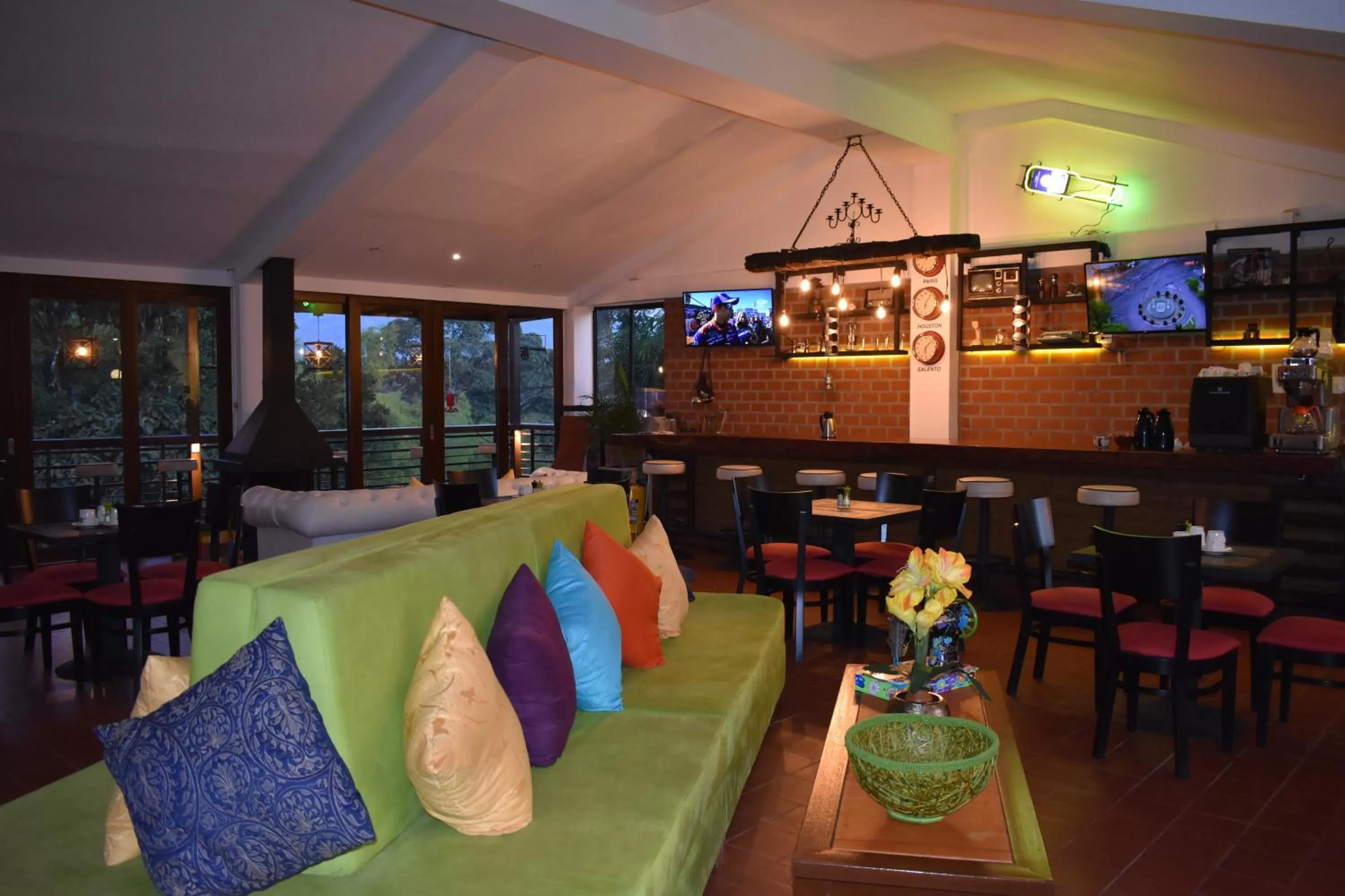 Restaurant/Places to Eat in Hotel Bambu Inn