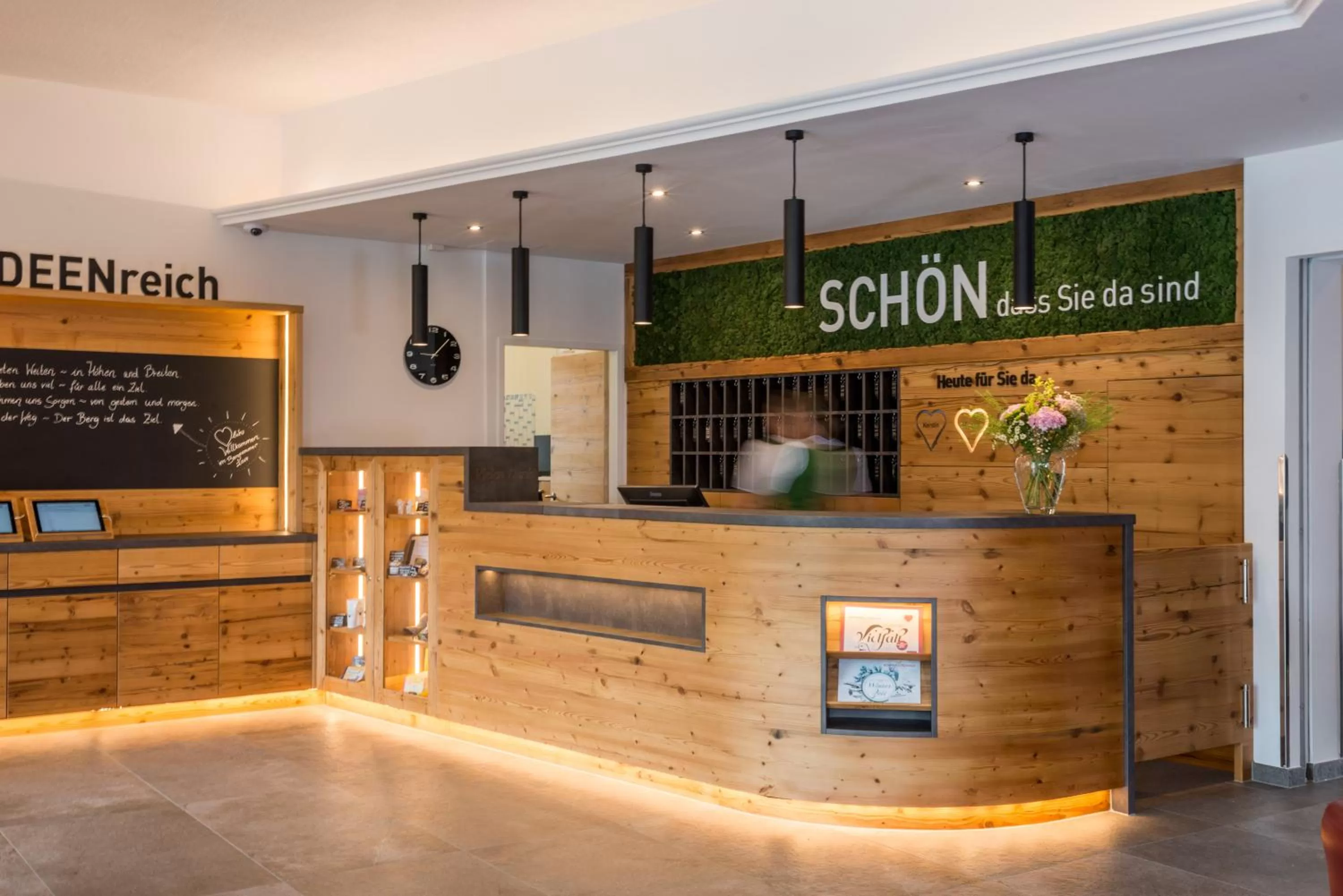 Living room, Lobby/Reception in Apart & Suiten Hotel WEIDEN