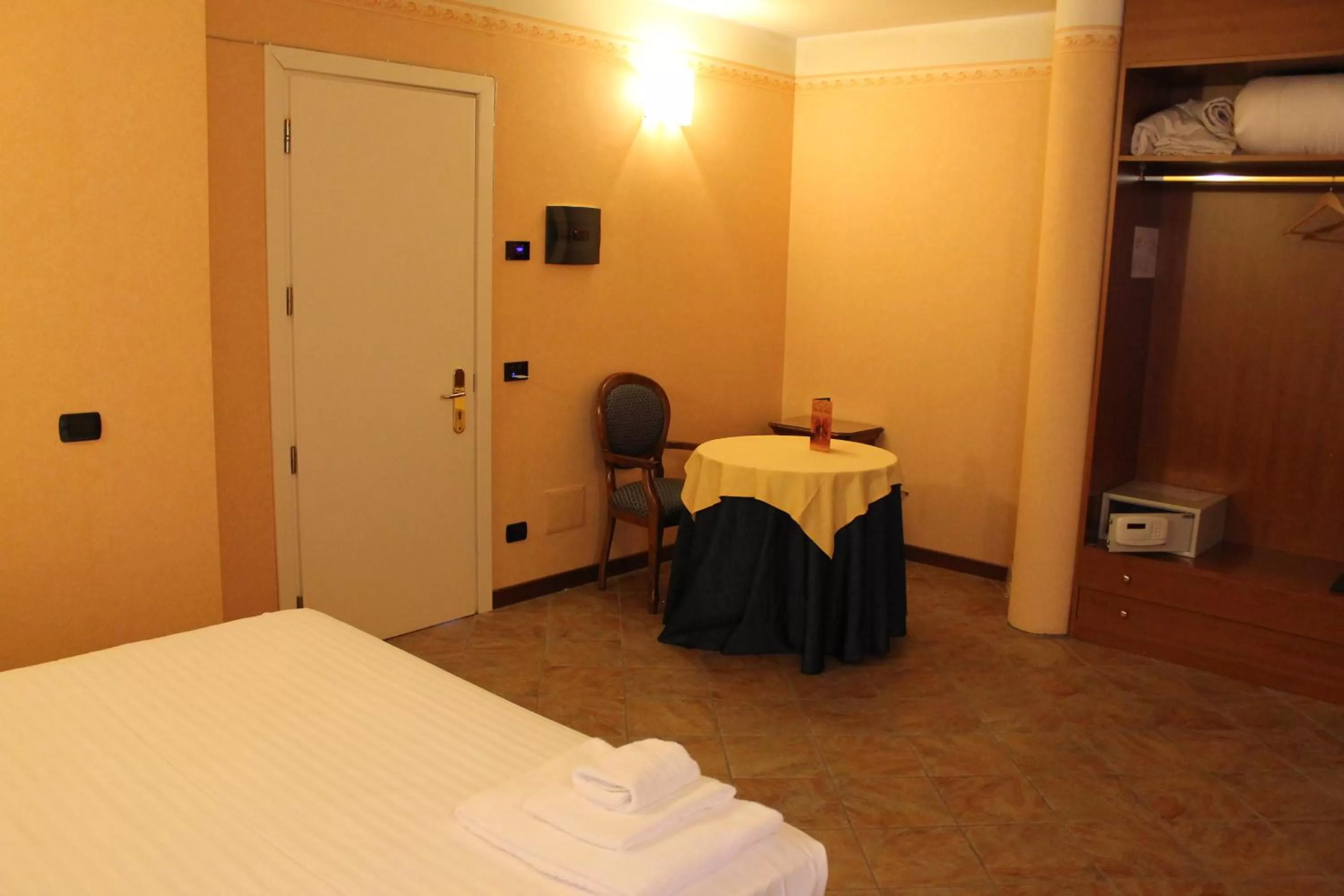 Decorative detail, Bed in Hotel Don Carlo