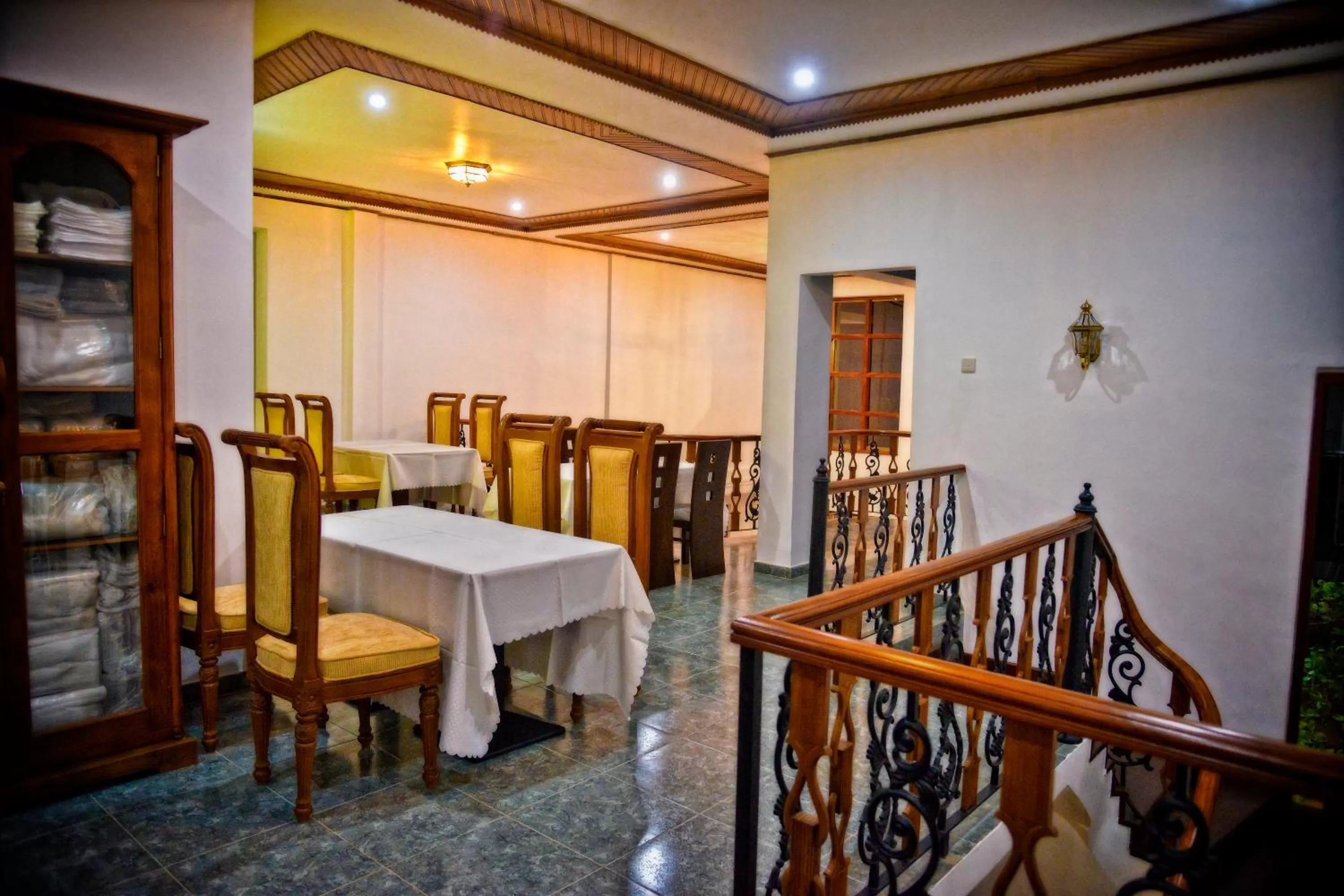 Restaurant/Places to Eat in Siluni's Villa