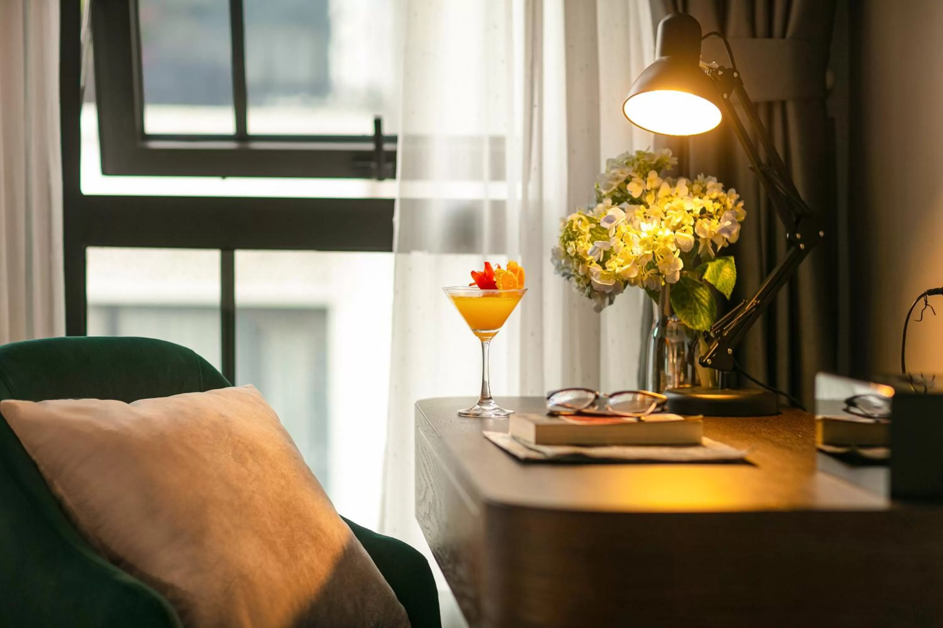 Seating area, Bed in MAY DE VILLE Lakeside Hotel