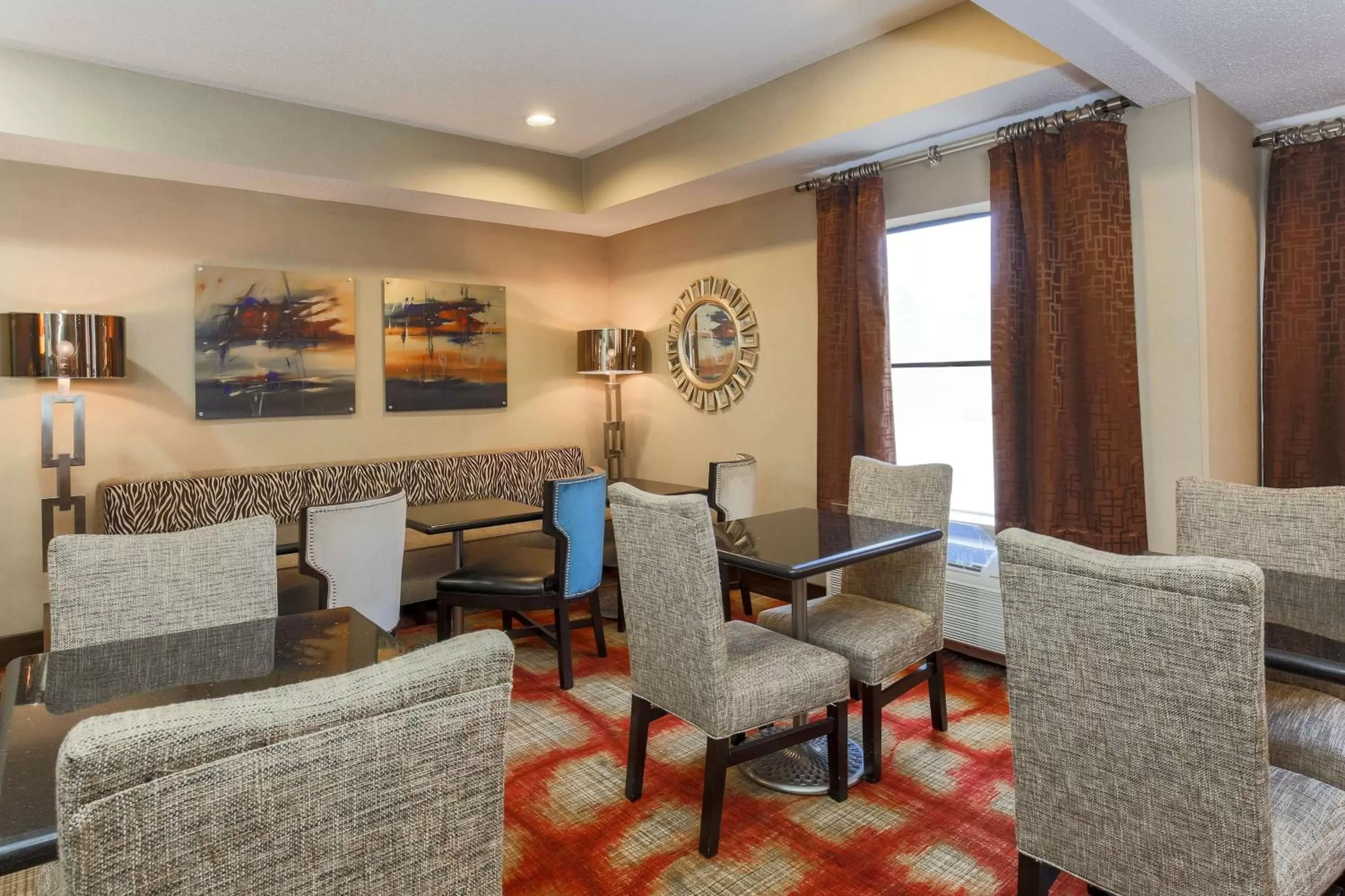 Dining area, Seating Area in Hampton Inn Dayton/Fairborn