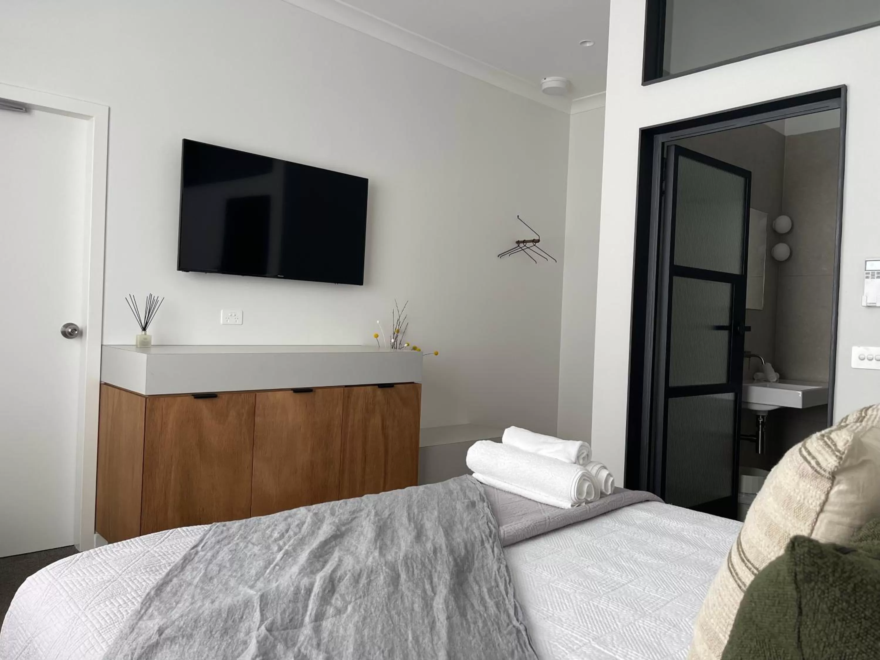 Bed in The Royal Daylesford Hotel