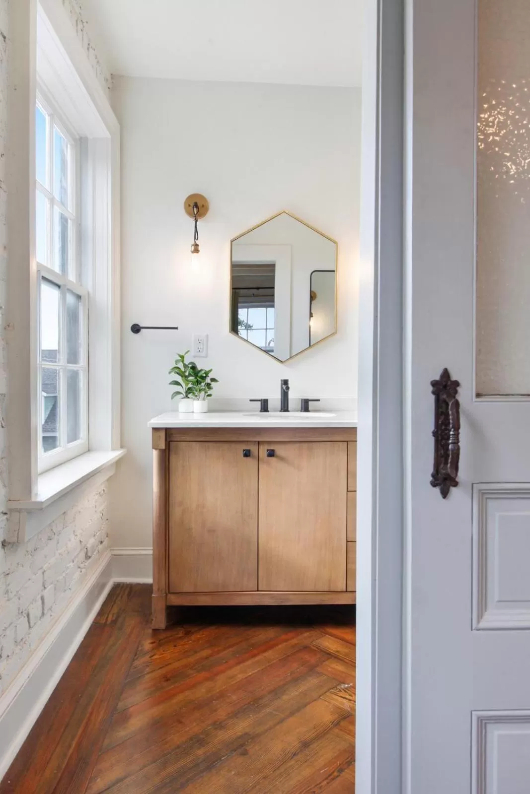 Kitchen/Kitchenette in The Present Hotel