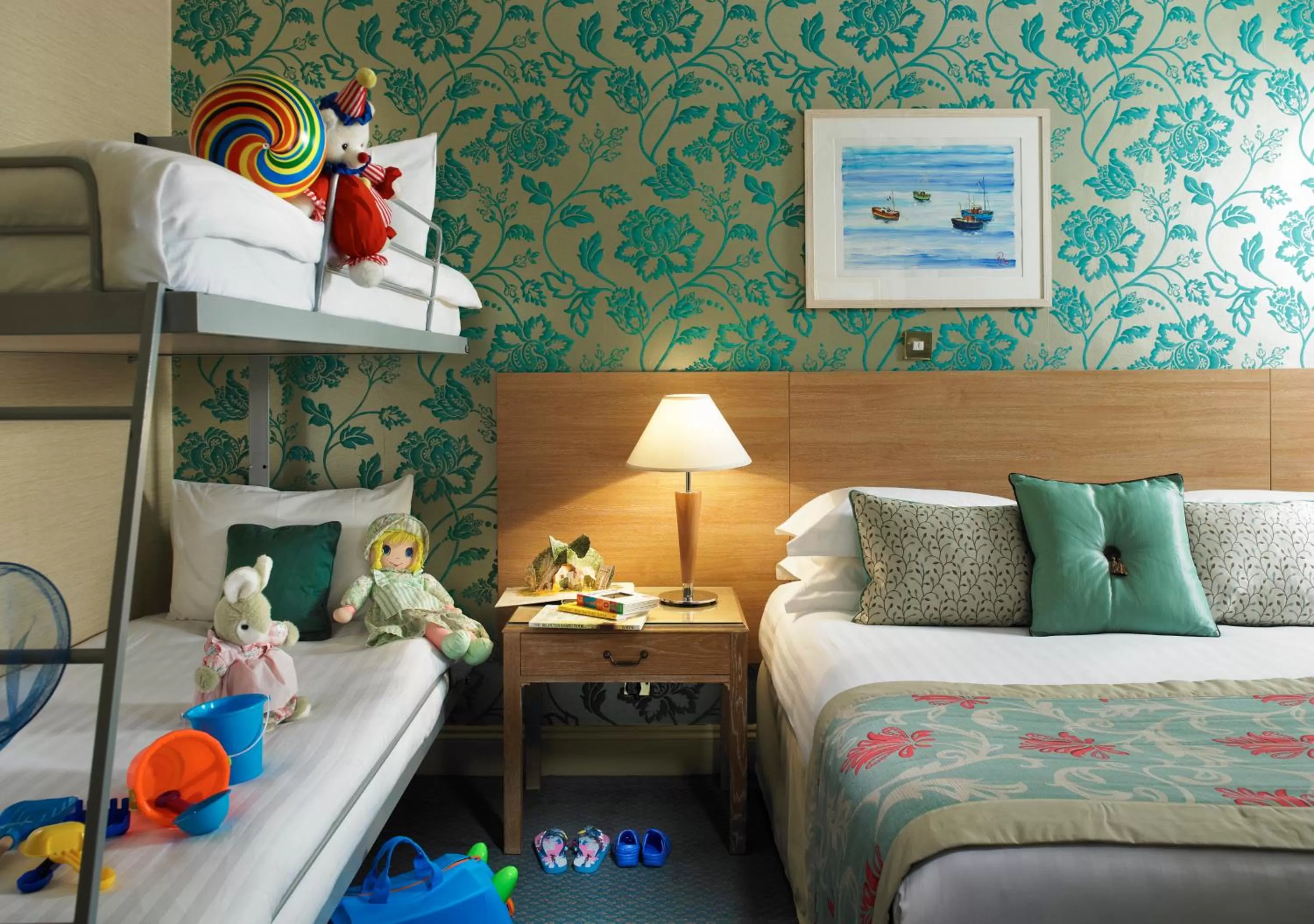 Photo of the whole room in Norfolk Royale Hotel