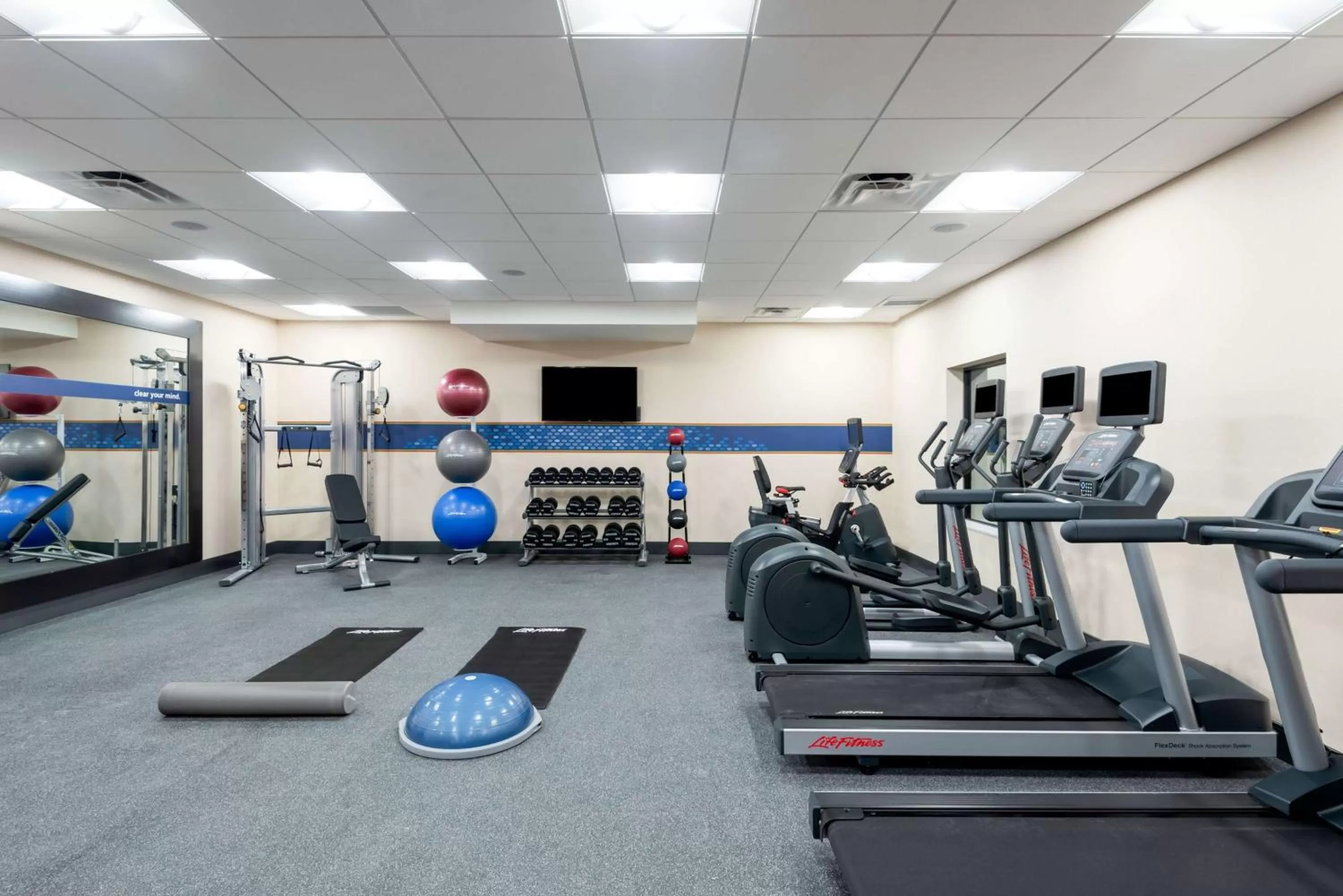 Fitness centre/facilities in Hampton Inn Baltimore Bayview Campus