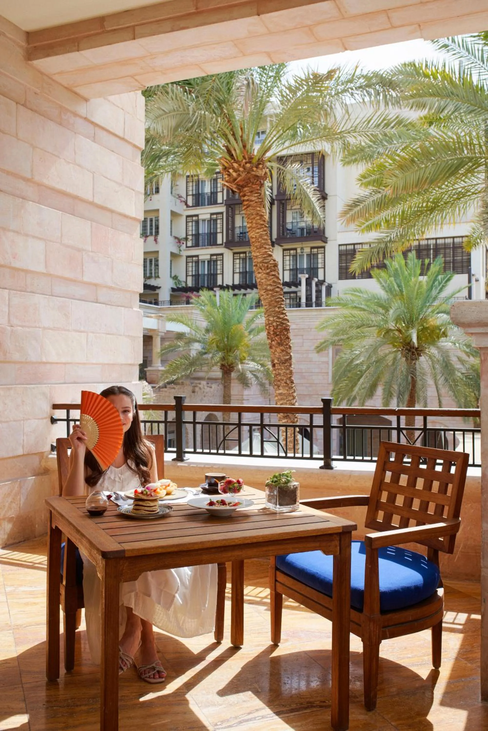Lounge or bar in Mövenpick Resort & Residences Aqaba