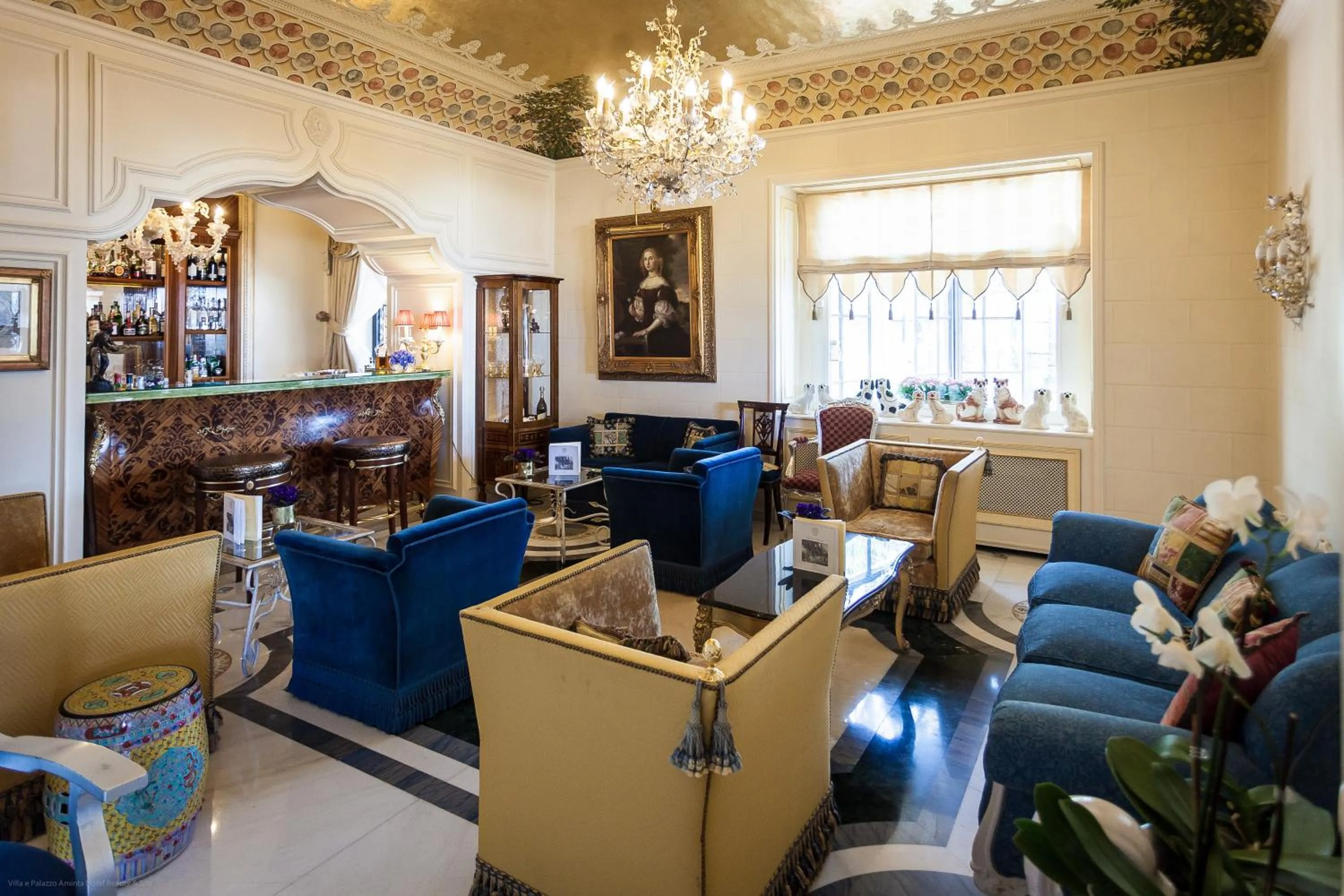 Lounge or bar in Villa e Palazzo Aminta - A Leading Hotel of The World