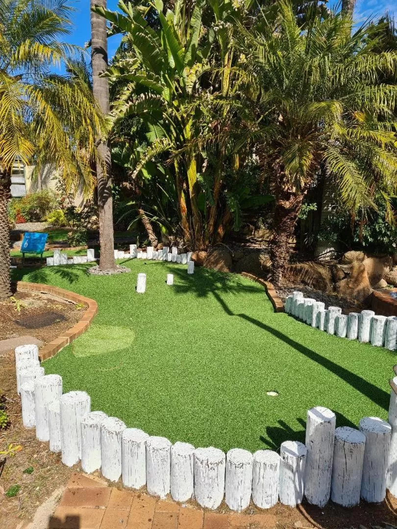 Swimming pool in Swan Hill Resort