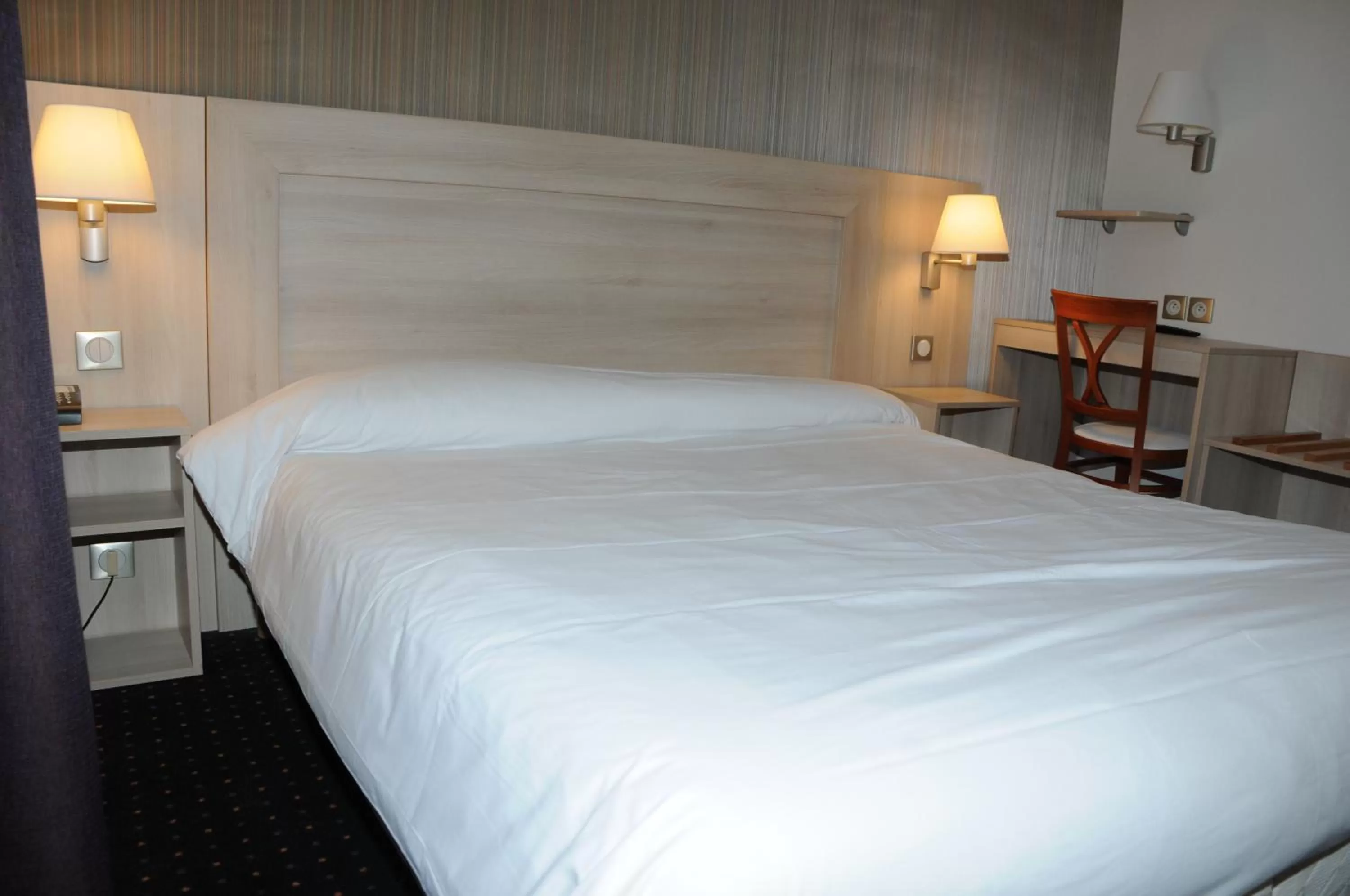 Photo of the whole room, Bed in Hôtel Patio Brancion