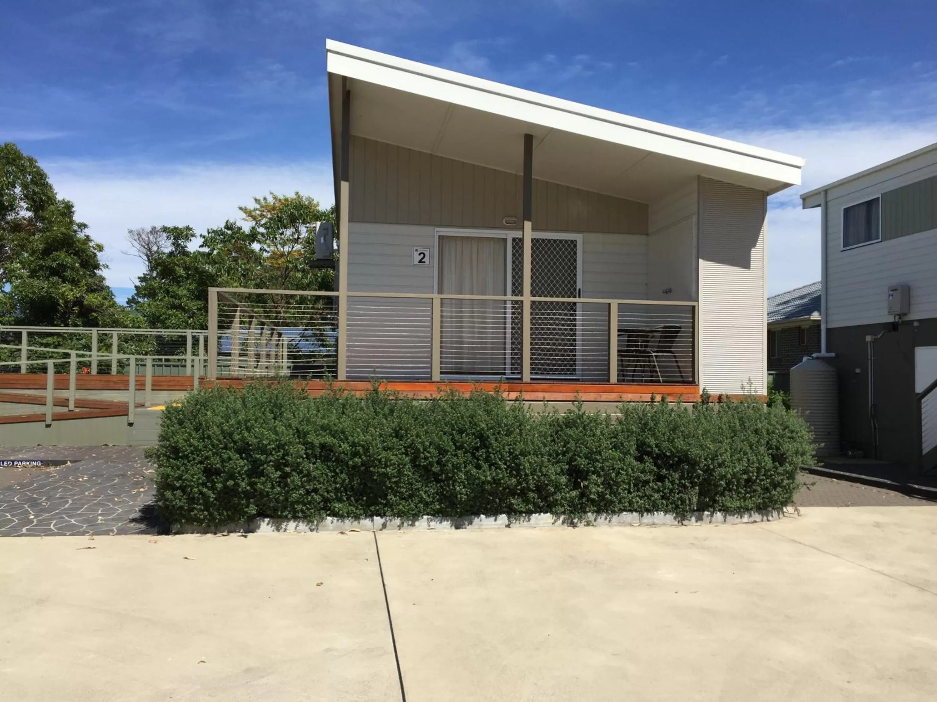 Property building in Peace Resorts - Jervis Bay Holiday Cabins in Sussex Inlet
