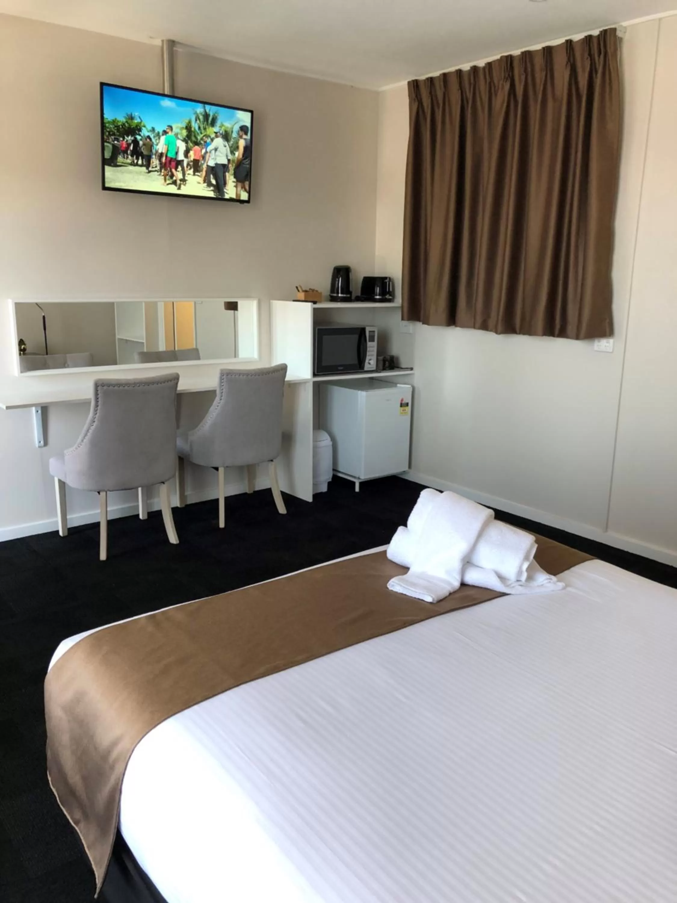 Photo of the whole room, Bed in Nowra Motor Inn