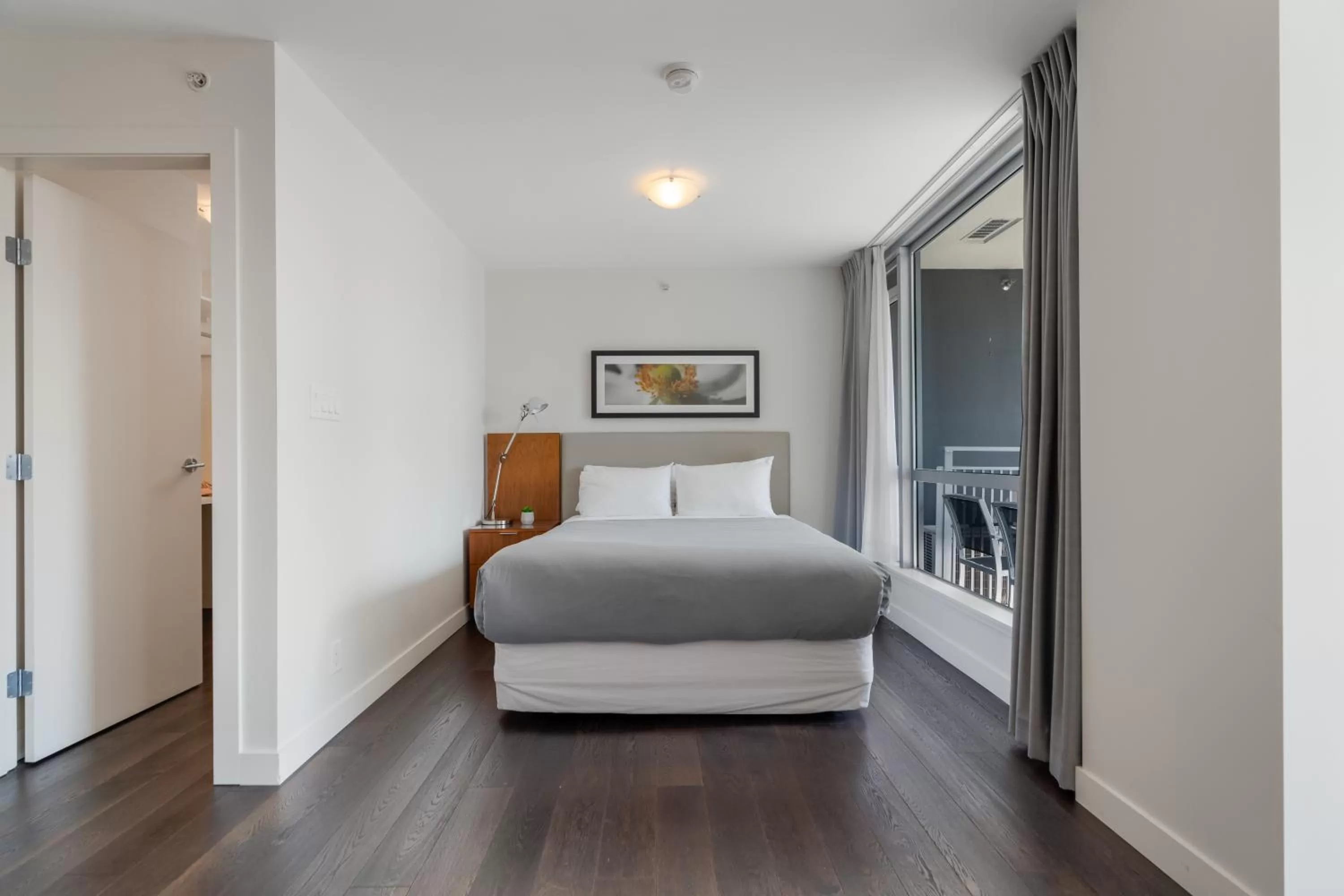 Bed in Level Vancouver Yaletown - Seymour